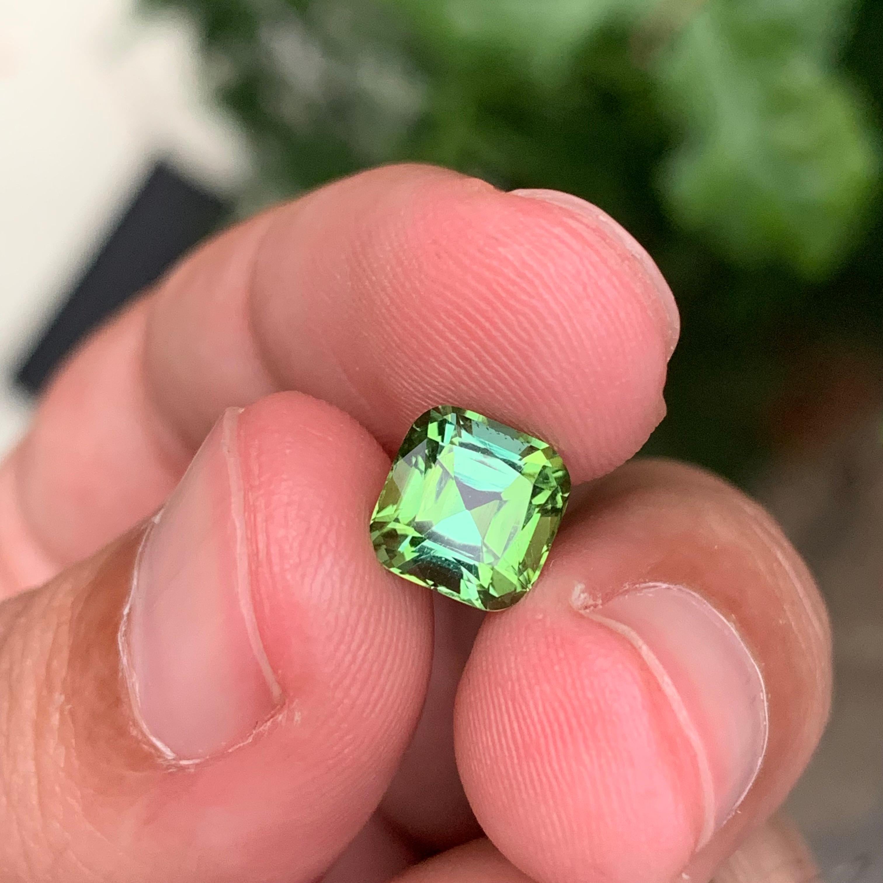 2,30 Karat Natürlicher loser grüner Turmalin mit Lagoon Shade Edelstein im Angebot 3