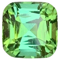 Turmalina verde suelta natural de 2,30 quilates con gema de tono laguna