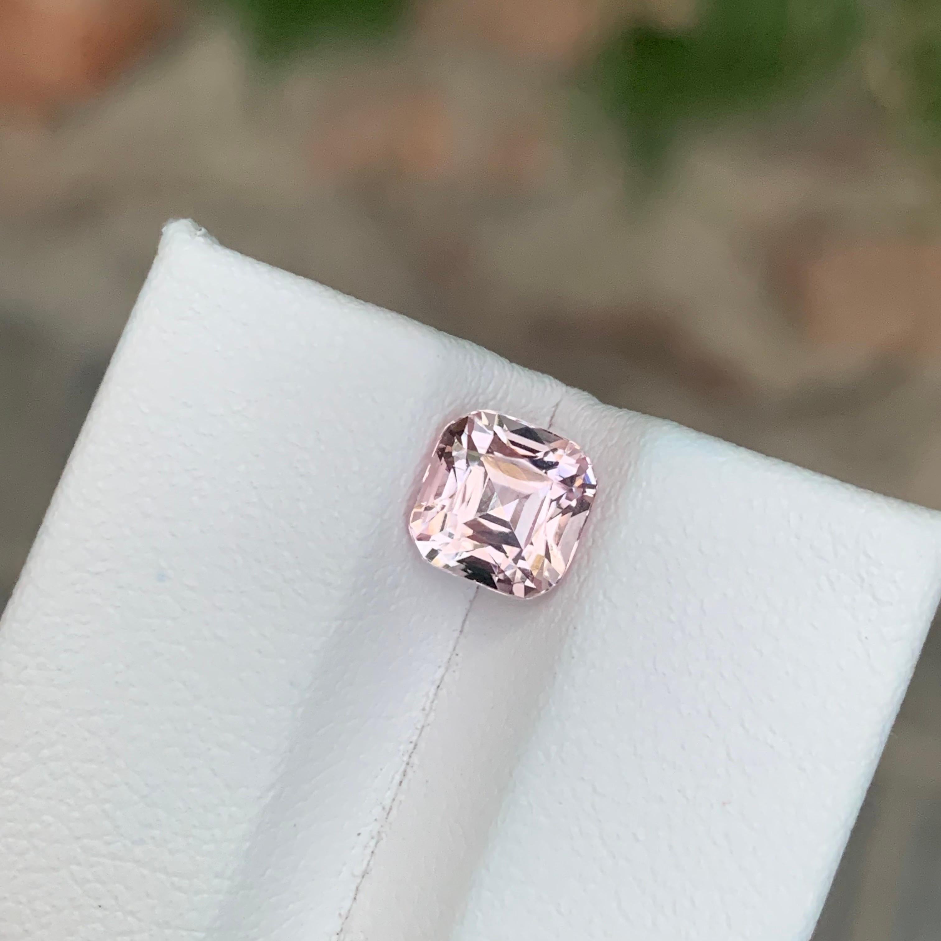 2.30 Carat Natural Loose Imperial Pink Topaz Cushion Shape Gemstone (pierre précieuse en forme de coussin) en vente 4