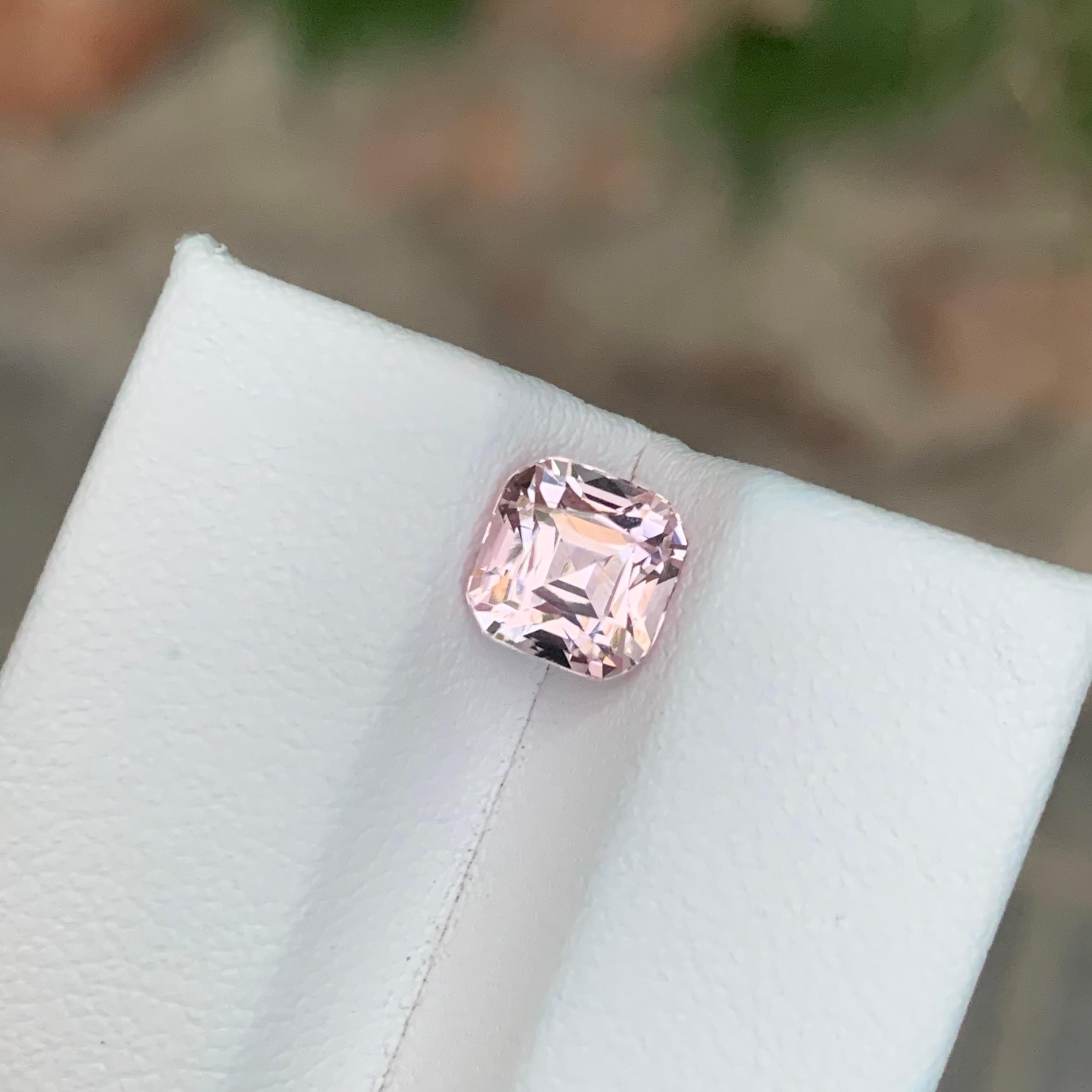 2.30 Carat Natural Loose Imperial Pink Topaz Cushion Shape Gemstone (pierre précieuse en forme de coussin) en vente 5