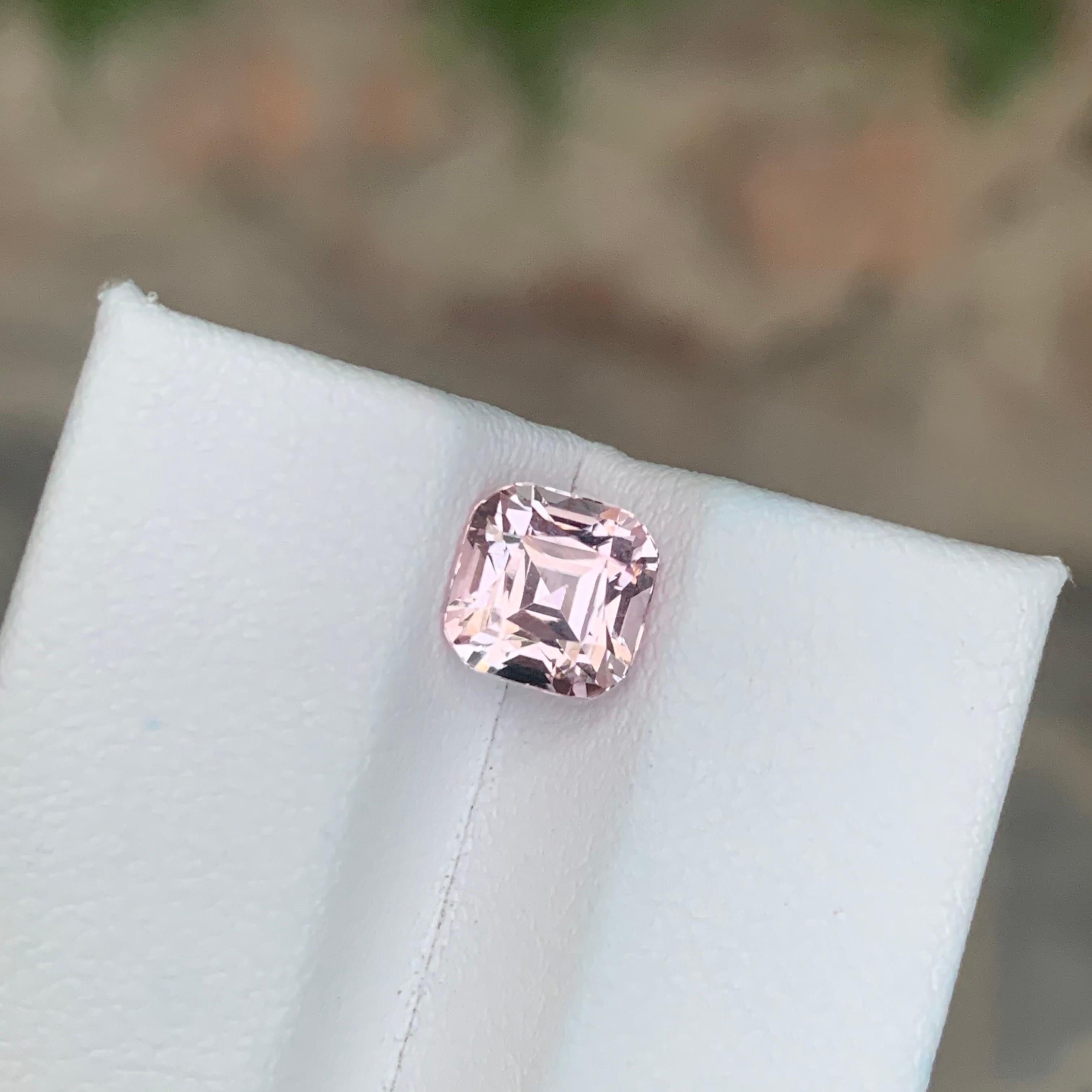 Arts and Crafts 2.30 Carat Natural Loose Imperial Pink Topaz Cushion Shape Gemstone (pierre précieuse en forme de coussin) en vente
