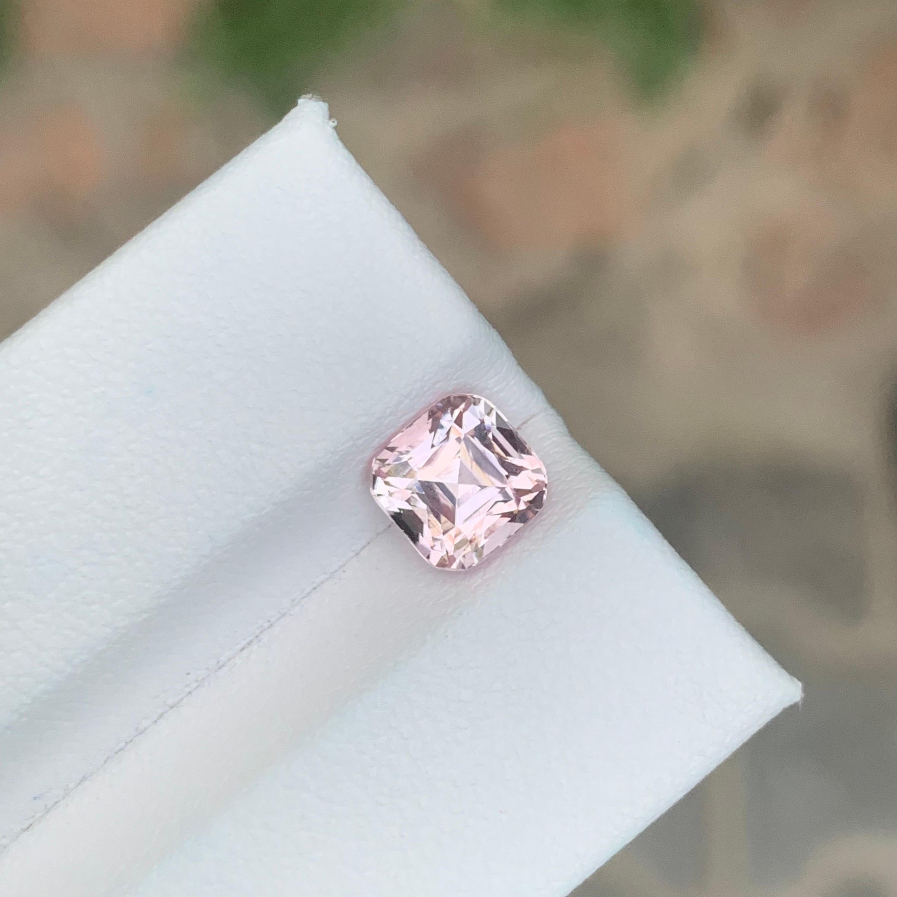 Taille coussin 2.30 Carat Natural Loose Imperial Pink Topaz Cushion Shape Gemstone (pierre précieuse en forme de coussin) en vente
