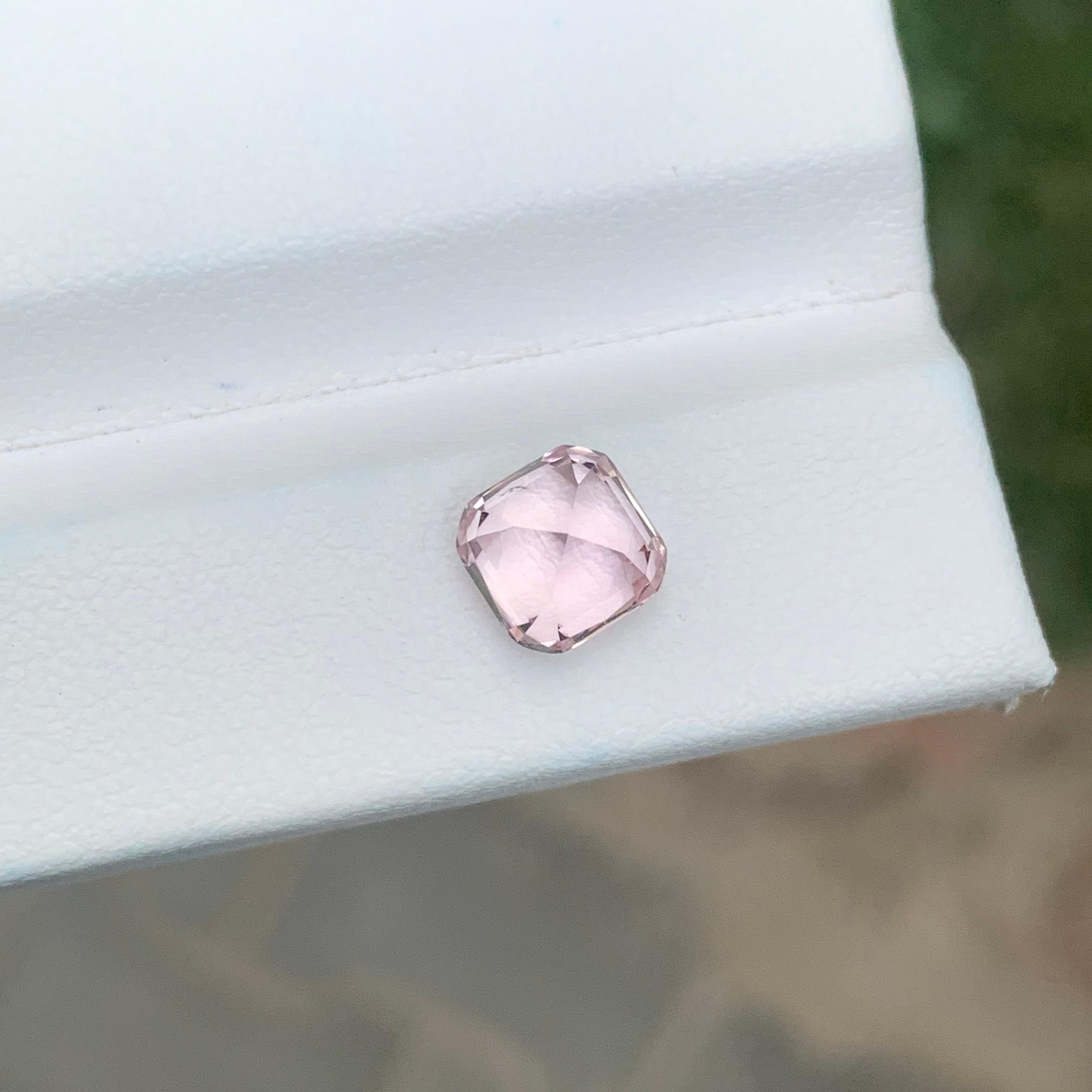 2.30 Carat Natural Loose Imperial Pink Topaz Cushion Shape Gemstone (pierre précieuse en forme de coussin) Unisexe en vente