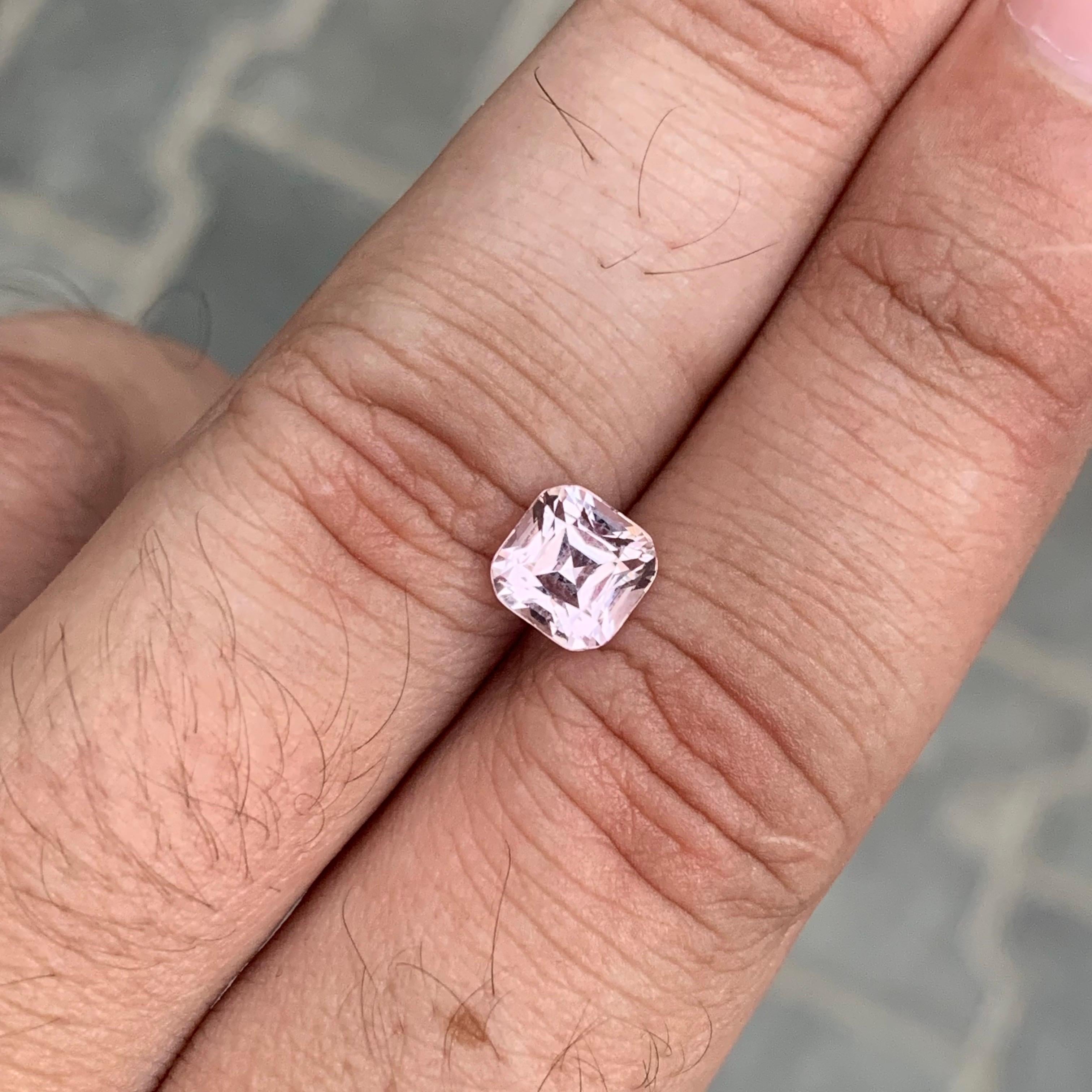 2.30 Carat Natural Loose Imperial Pink Topaz Cushion Shape Gemstone (pierre précieuse en forme de coussin) en vente 1