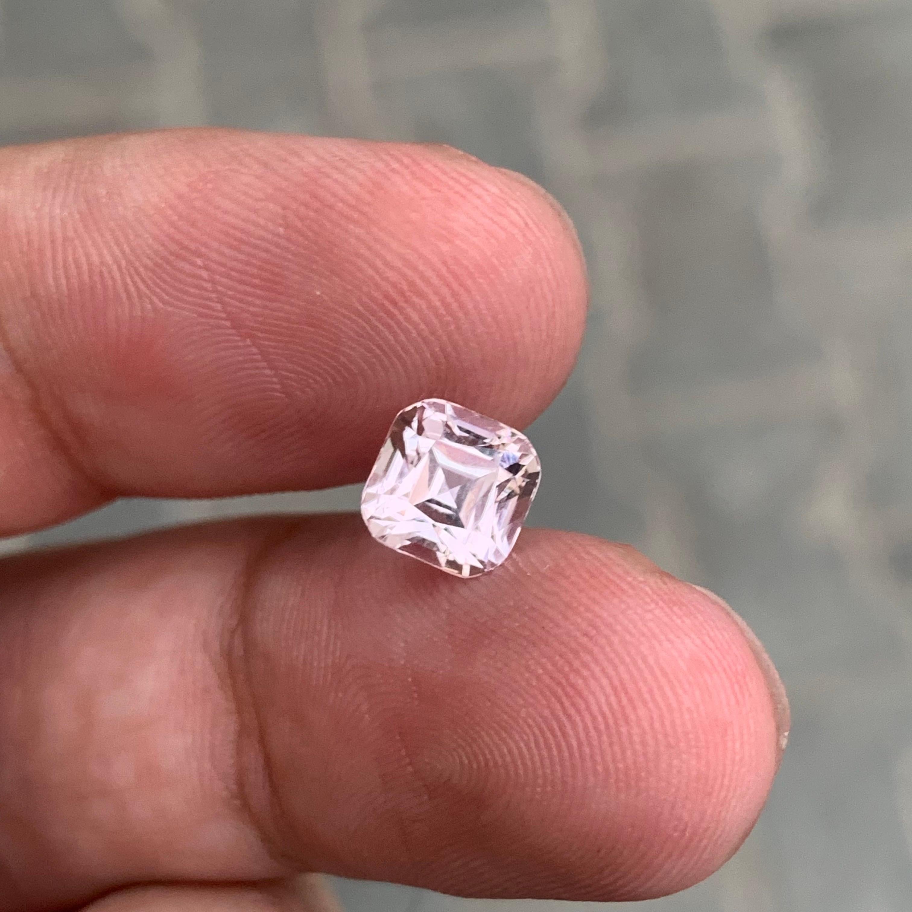 2.30 Carat Natural Loose Imperial Pink Topaz Cushion Shape Gemstone (pierre précieuse en forme de coussin) en vente 2