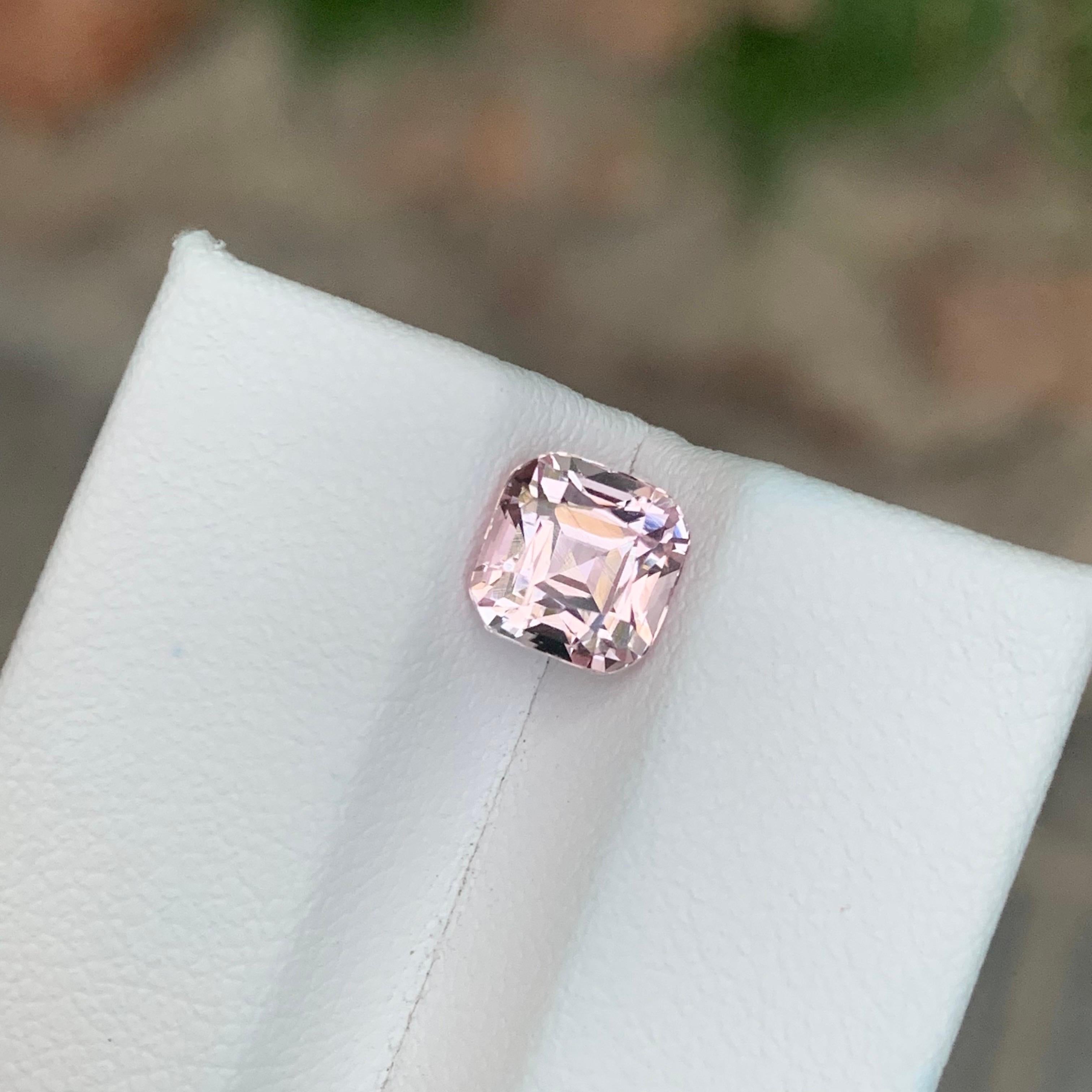 2.30 Carat Natural Loose Imperial Pink Topaz Cushion Shape Gemstone (pierre précieuse en forme de coussin) en vente 3