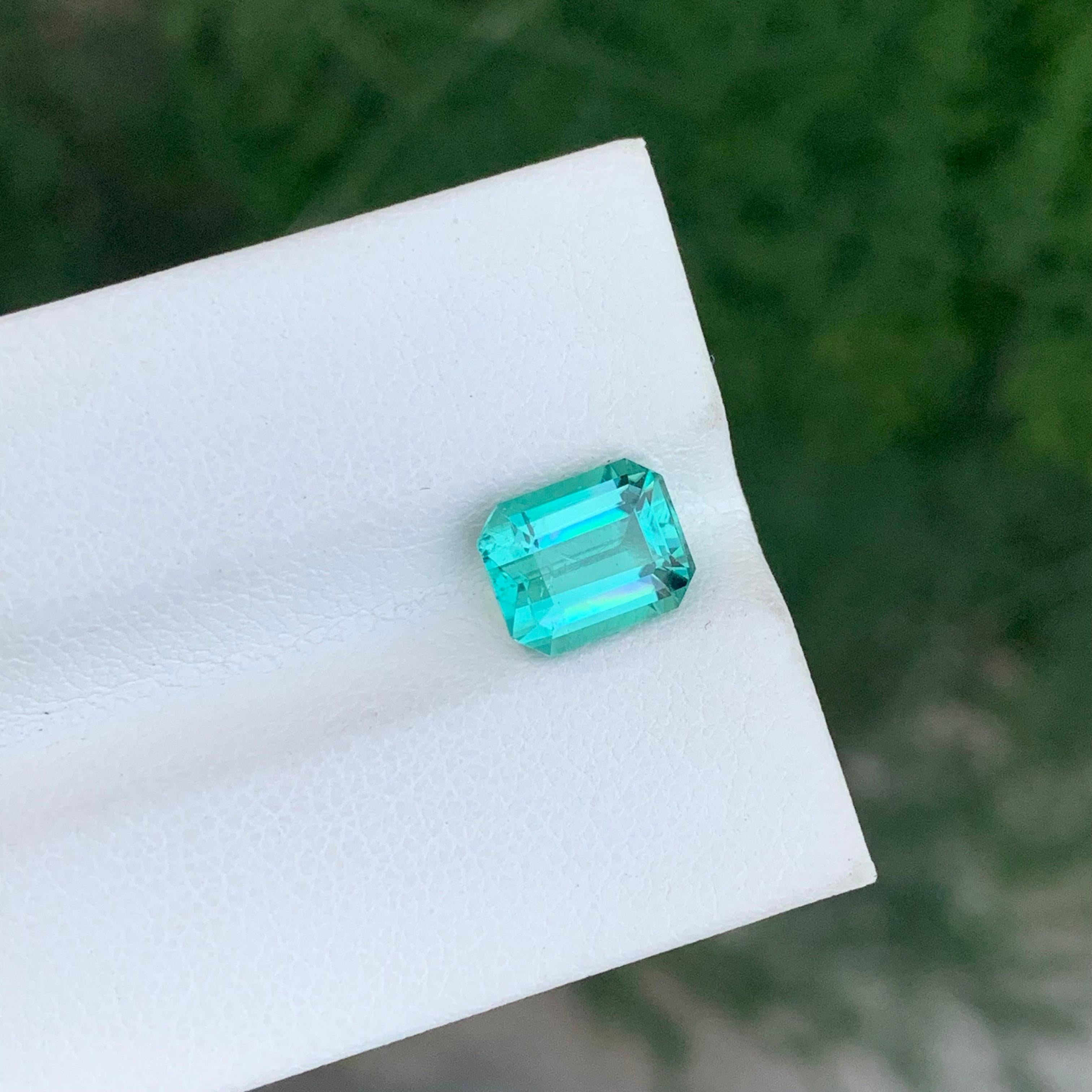 Arts and Crafts 2.30 Carat Natural Loose Lagoon Tourmaline Emerald Shape Gemstone (pierre précieuse en forme d'émeraude) en vente