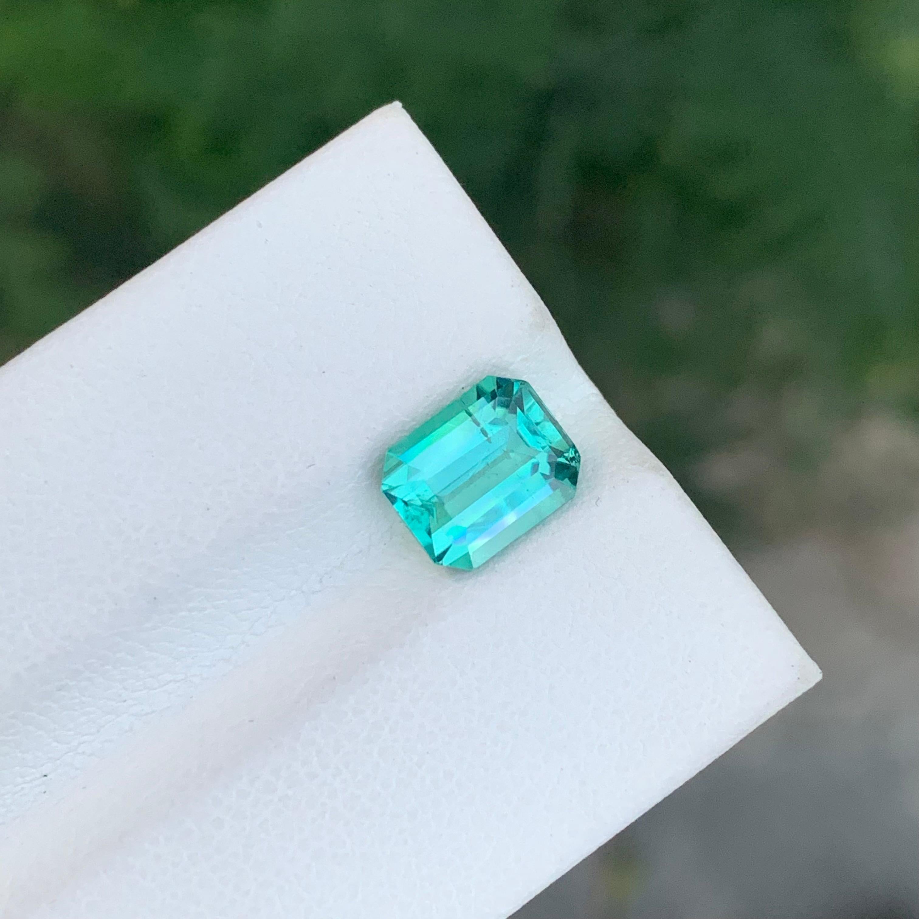2.30 Carat Natural Loose Lagoon Tourmaline Emerald Shape Gemstone (pierre précieuse en forme d'émeraude) Unisexe en vente