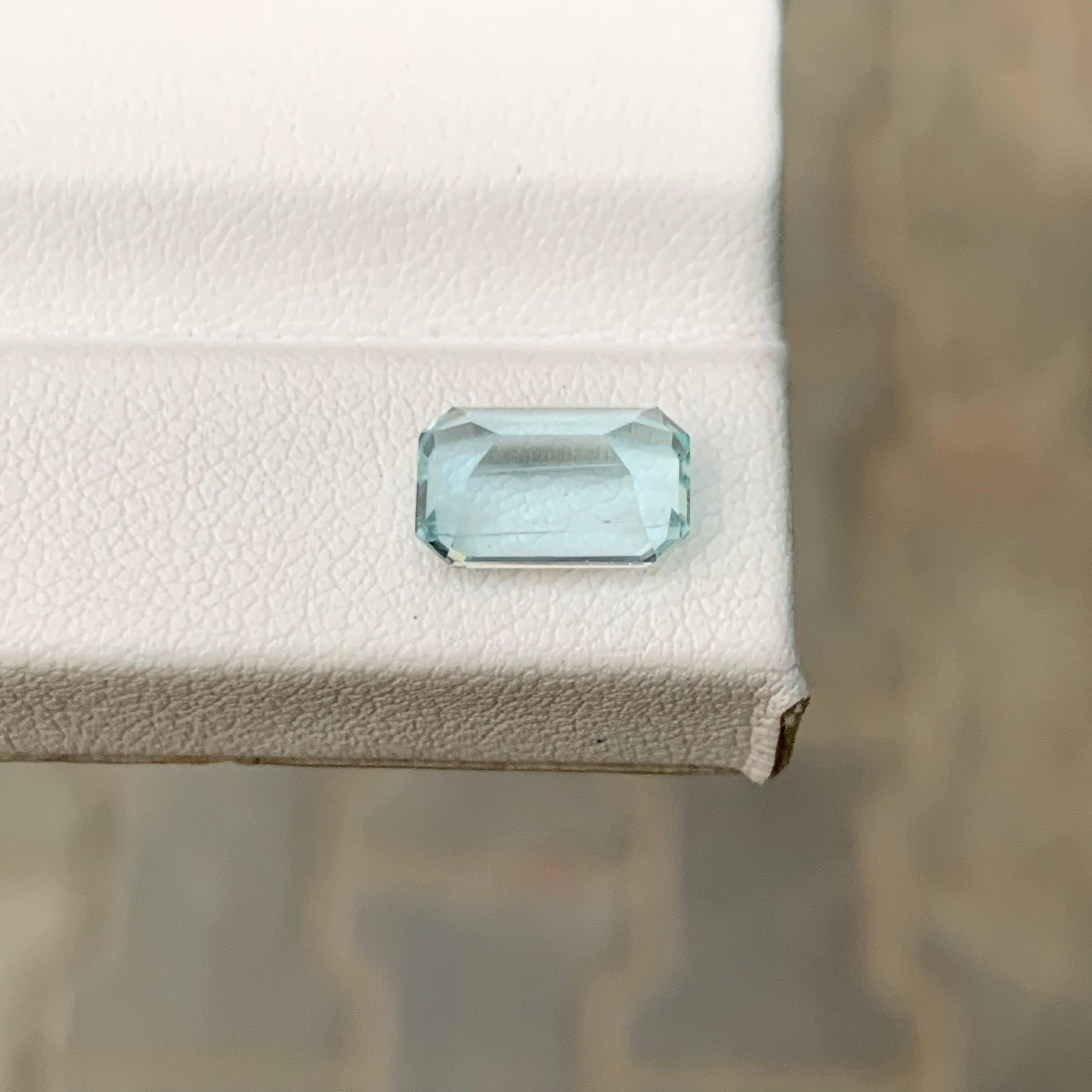 2.30 Carat Natural Loose Light Blue Aquamarine Emerald Cut Pakistani Gemstone (Aigue-marine bleu clair taillée en émeraude) en vente 4