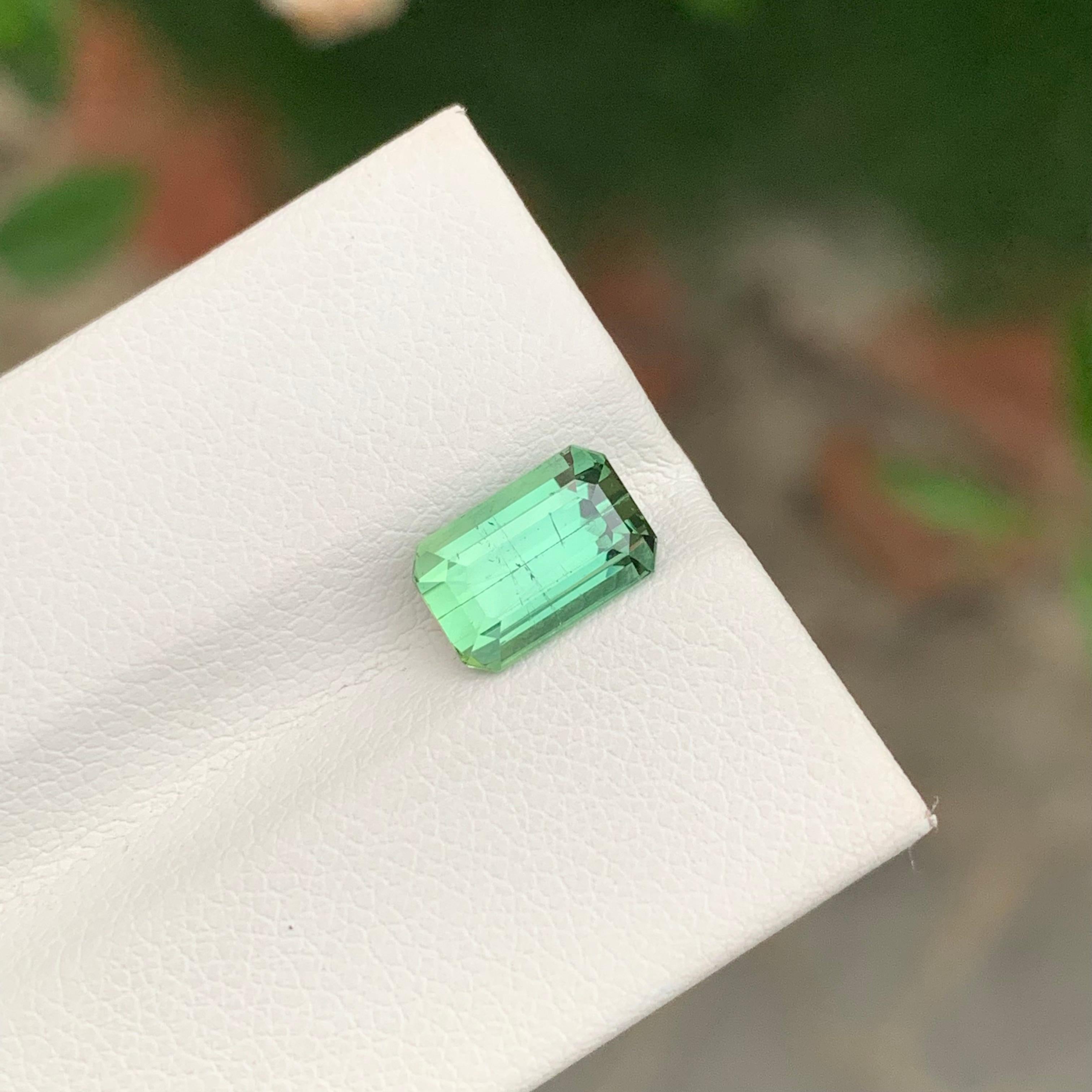 2,30 Karat natürlicher loser Minzturmalin Smaragdform Edelstein (Smaragdschliff) im Angebot