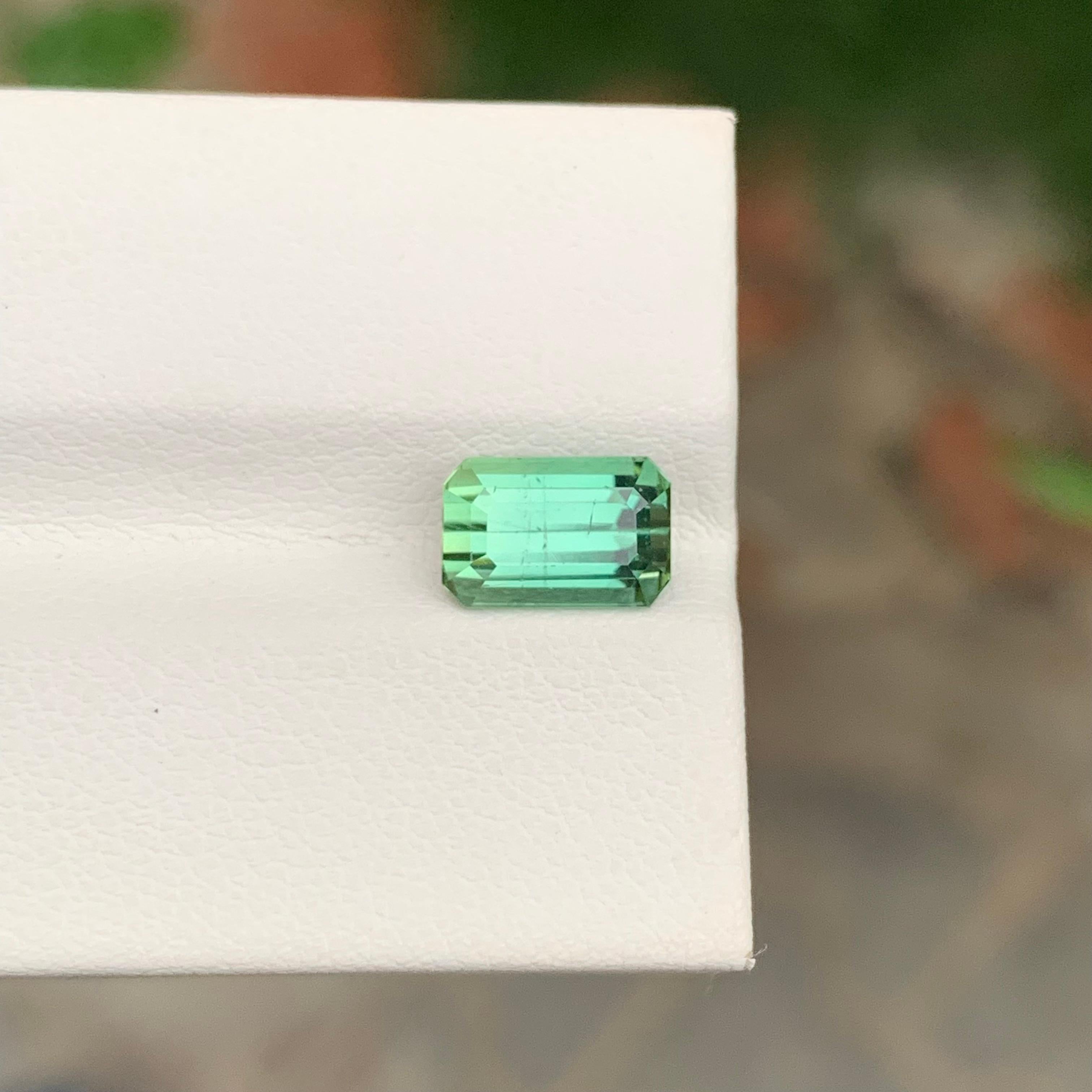 2,30 Karat natürlicher loser Minzturmalin Smaragdform Edelstein im Zustand „Neu“ im Angebot in Peshawar, PK