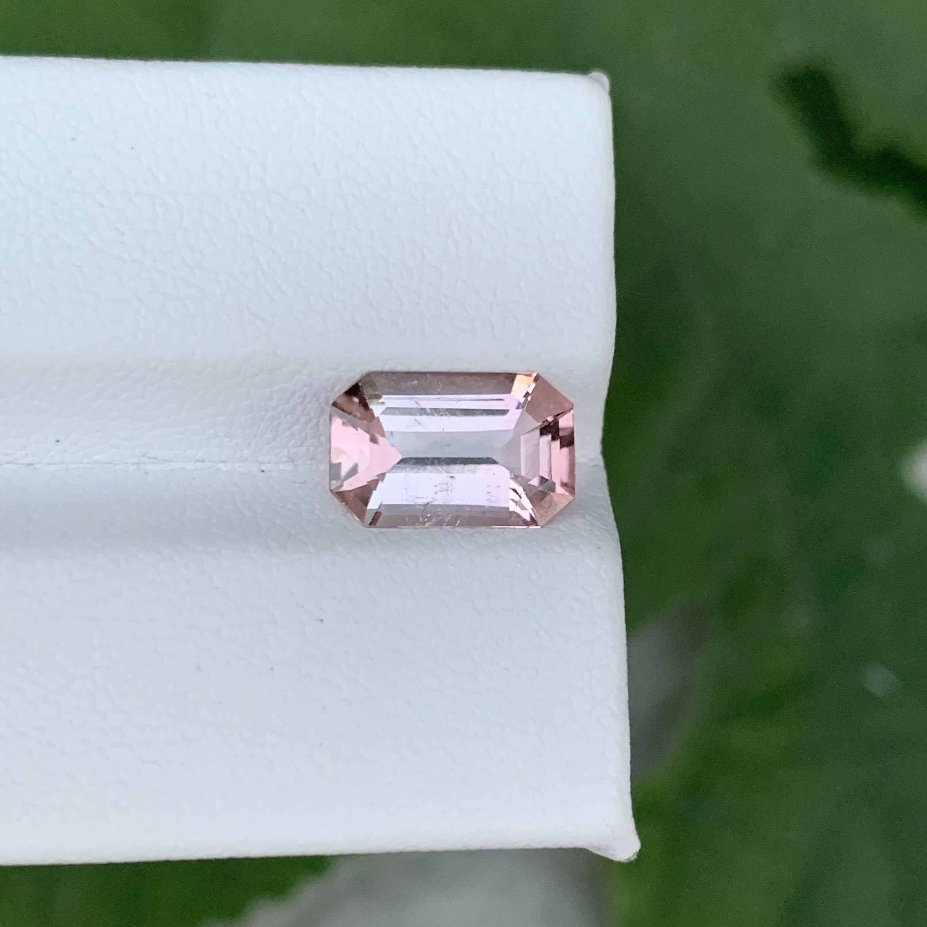 2.30 Carat Natural Loose Pink Tourmaline Stone Emerald Cut Afghan Gemstone (pierre précieuse afghane) Unisexe en vente