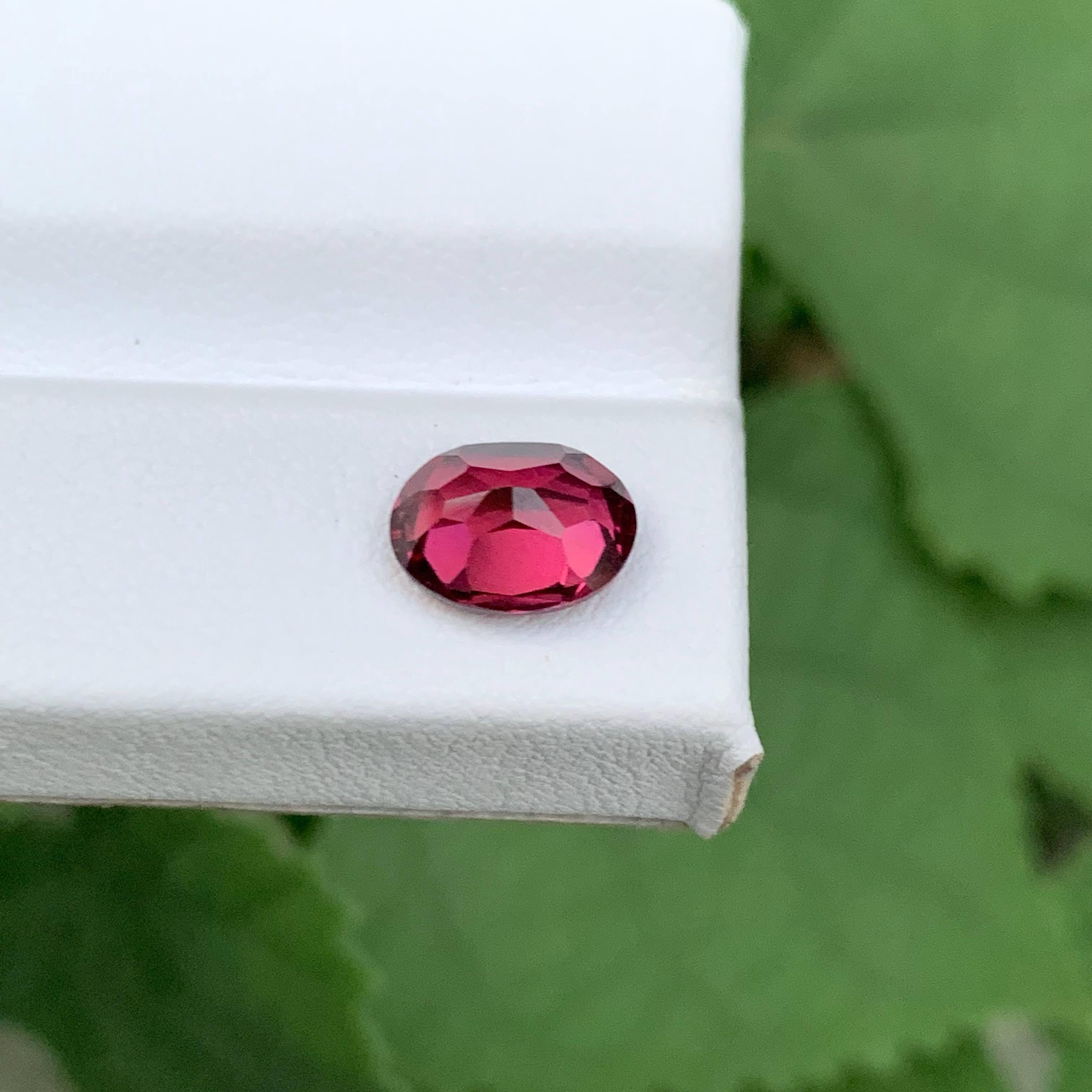 Moderno 2,30 carati di tormalina rossa naturale sfusa, taglio ovale, gemma afgana A. Stone in vendita