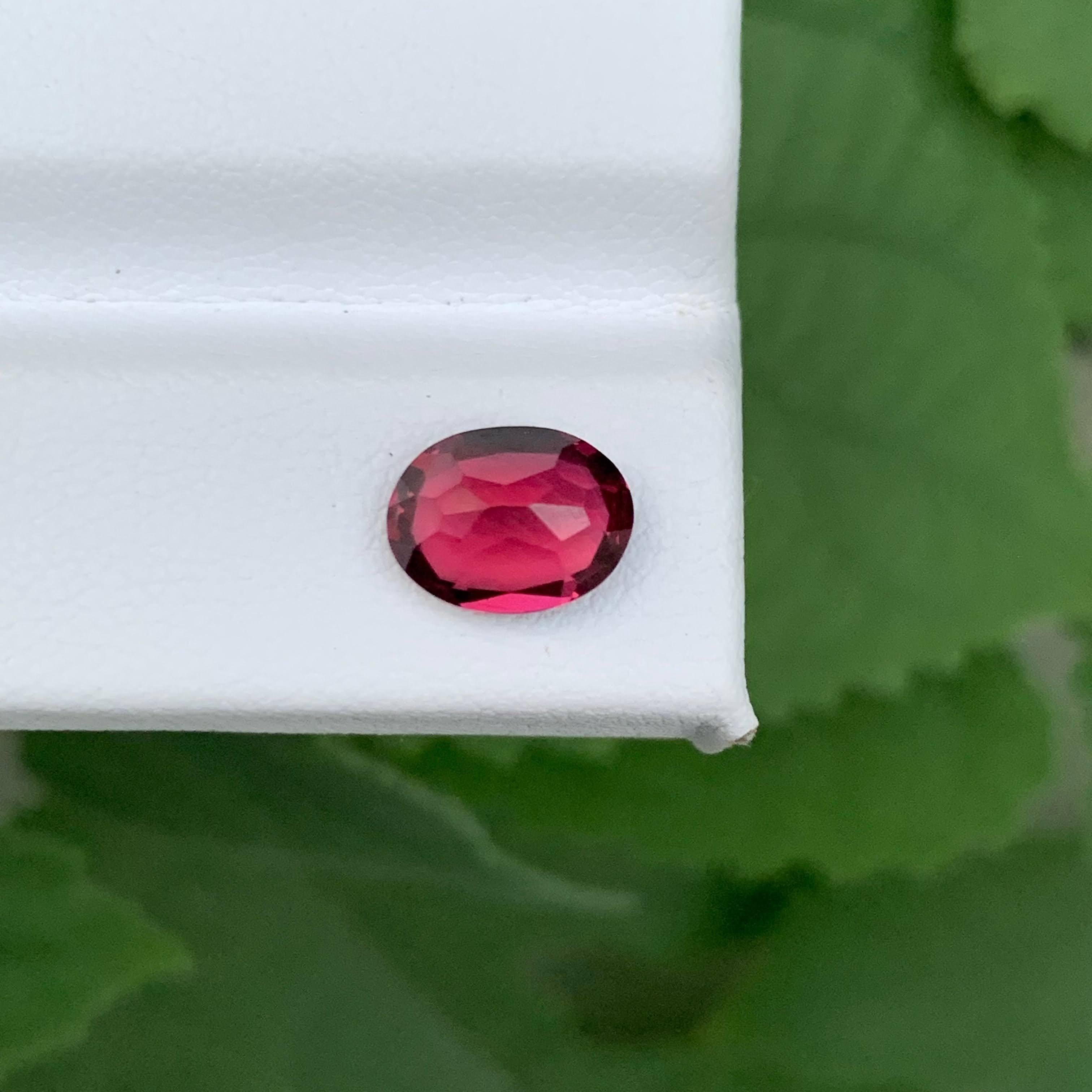 Taglio ovale 2,30 carati di tormalina rossa naturale sfusa, taglio ovale, gemma afgana A. Stone in vendita