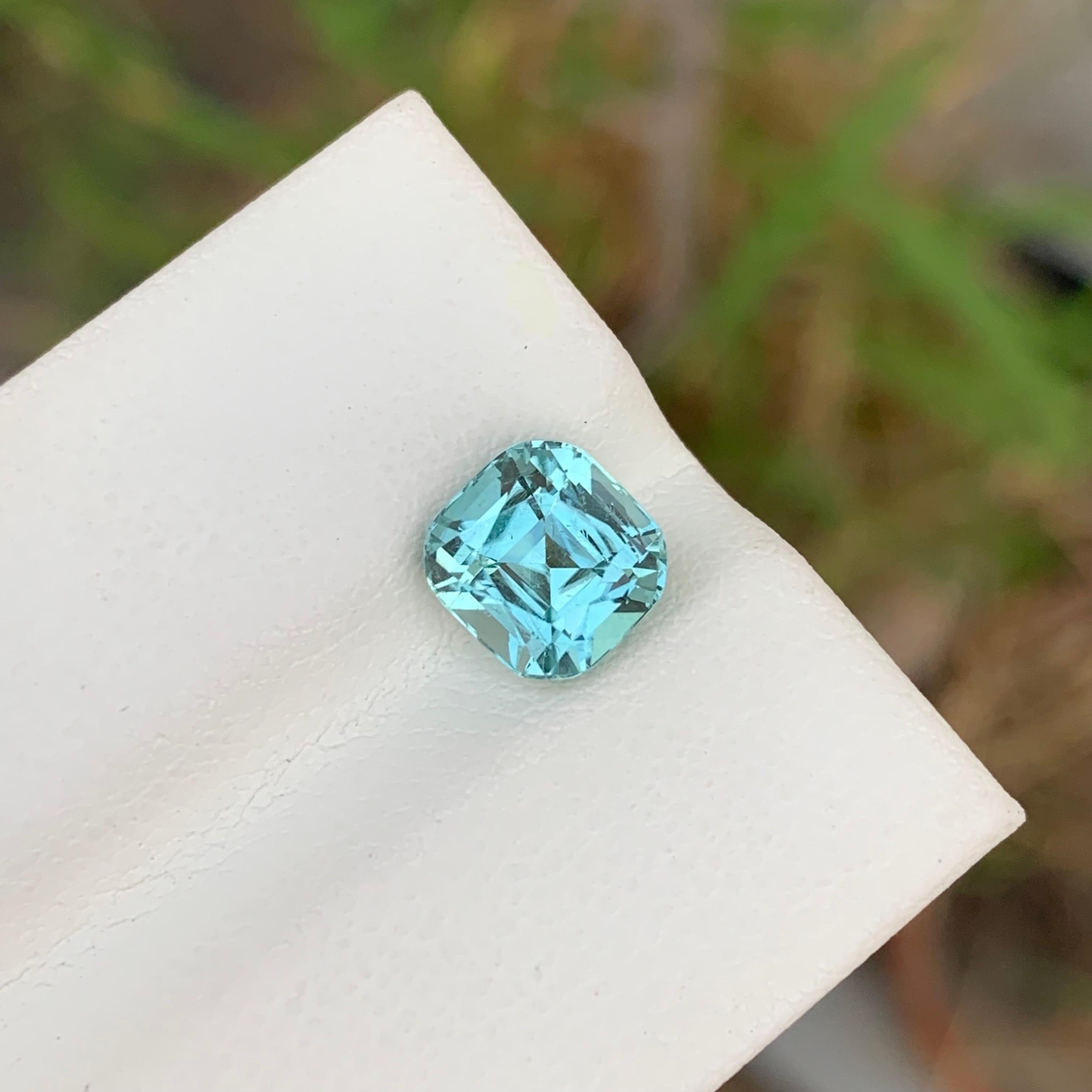 Gema natural suelta de turmalina de mar de 2.30 quilates en forma de cojín en venta 1