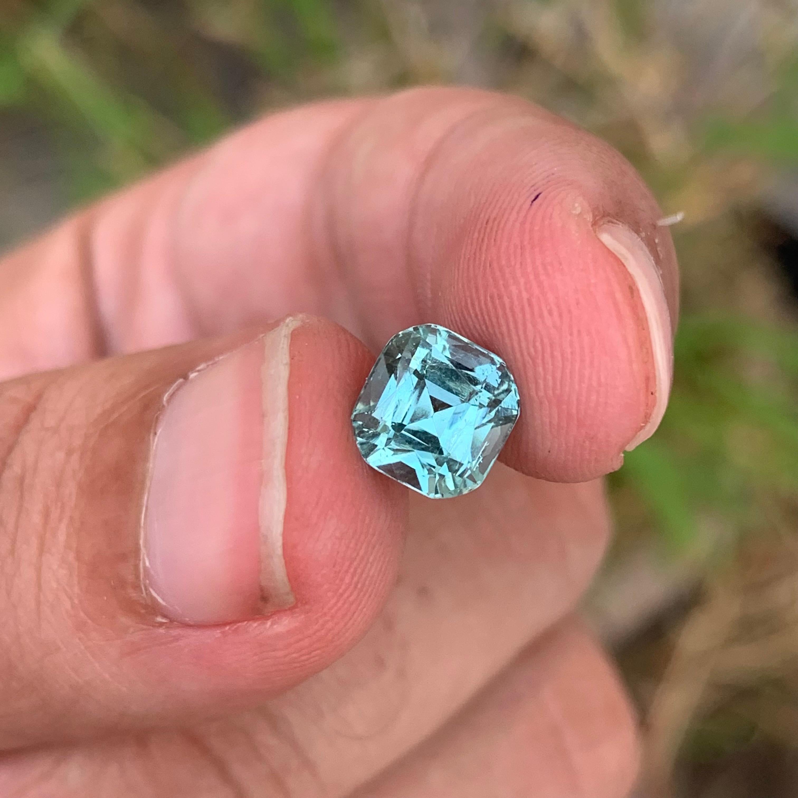 Gema natural suelta de turmalina de mar de 2.30 quilates en forma de cojín en venta 2