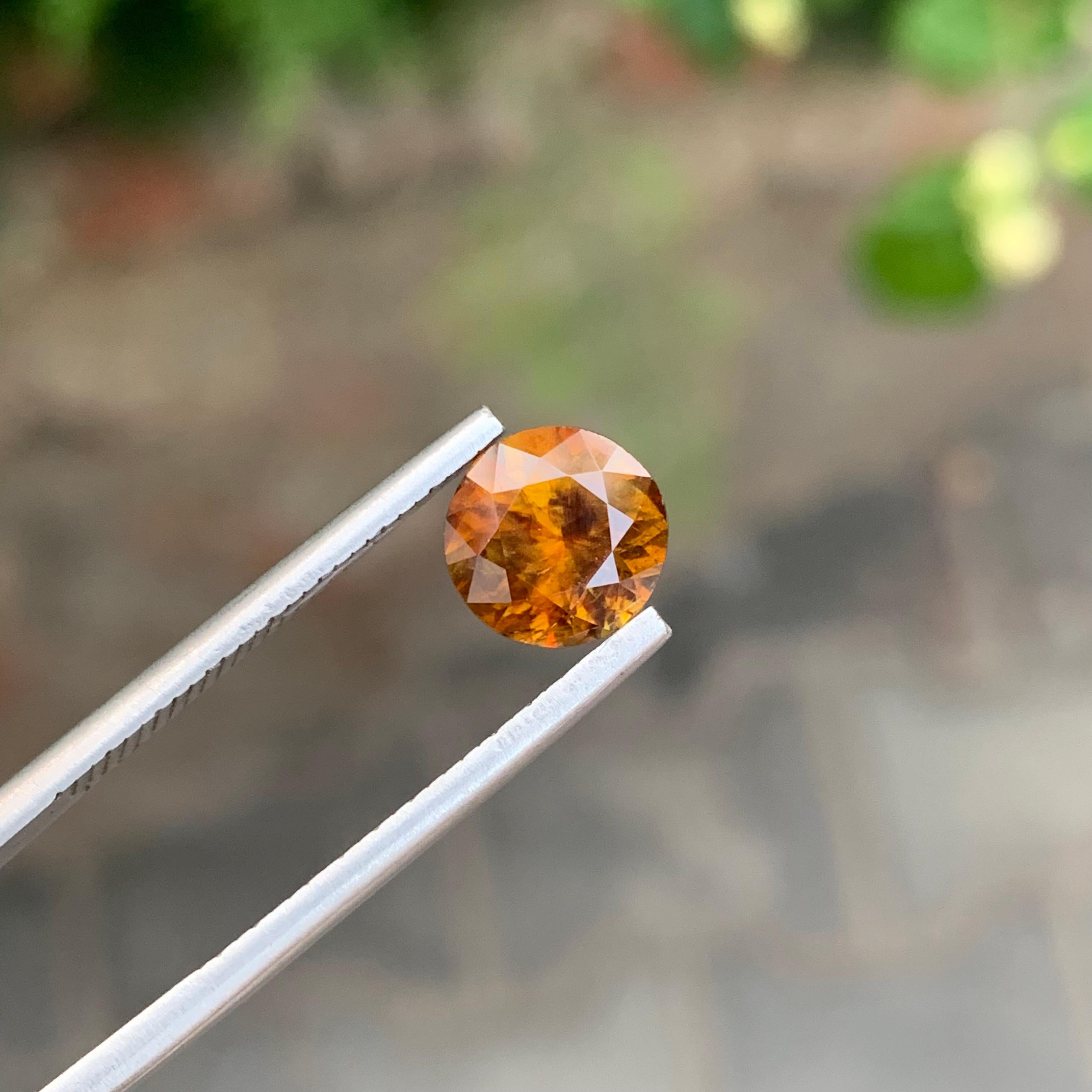 2,30 Karat natürlicher loser Sphene Titanit runde Form Edelstein im Angebot 3