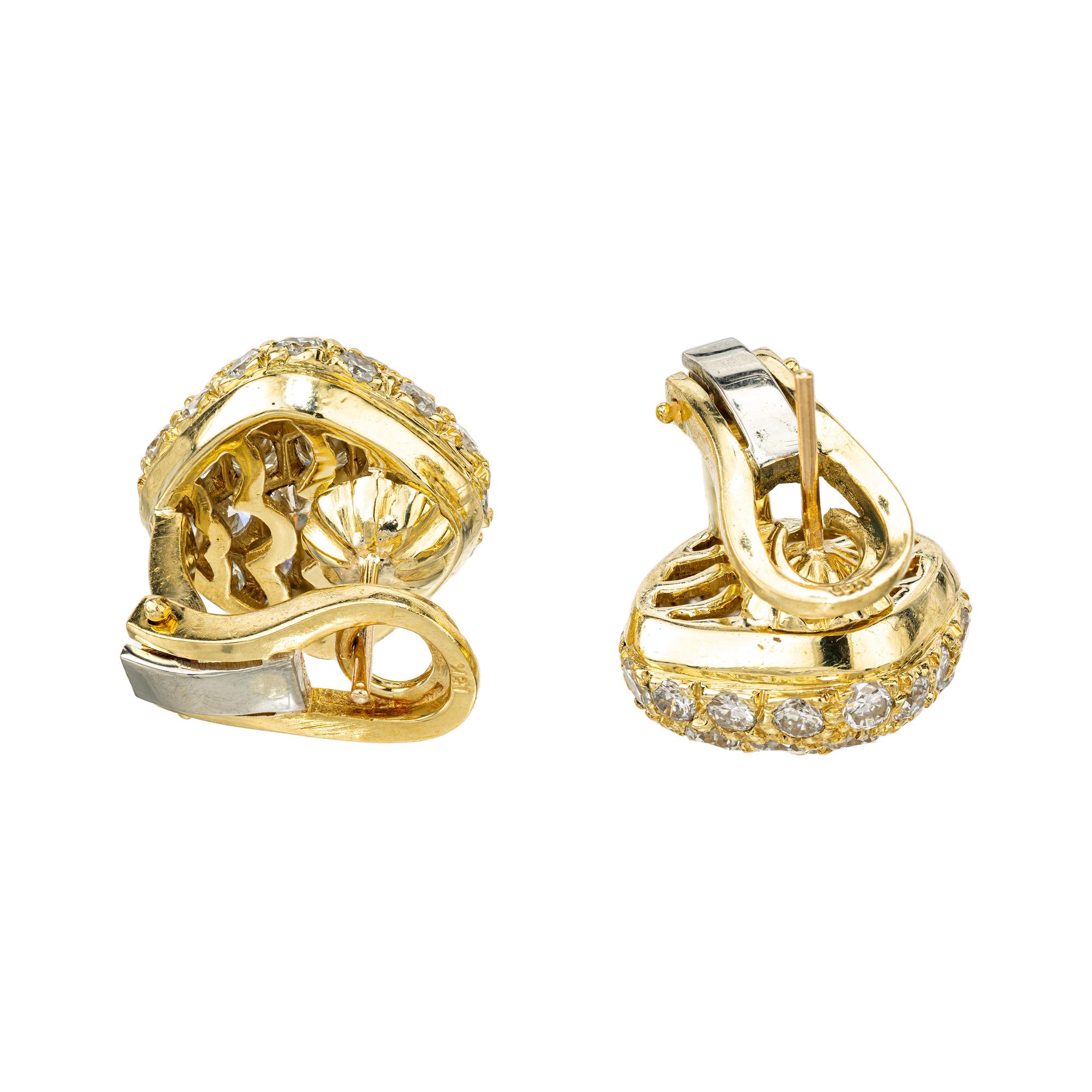 Boucles d'oreilles dôme en or jaune avec diamant pavé de 2,30 carats Excellent état - En vente à Stamford, CT