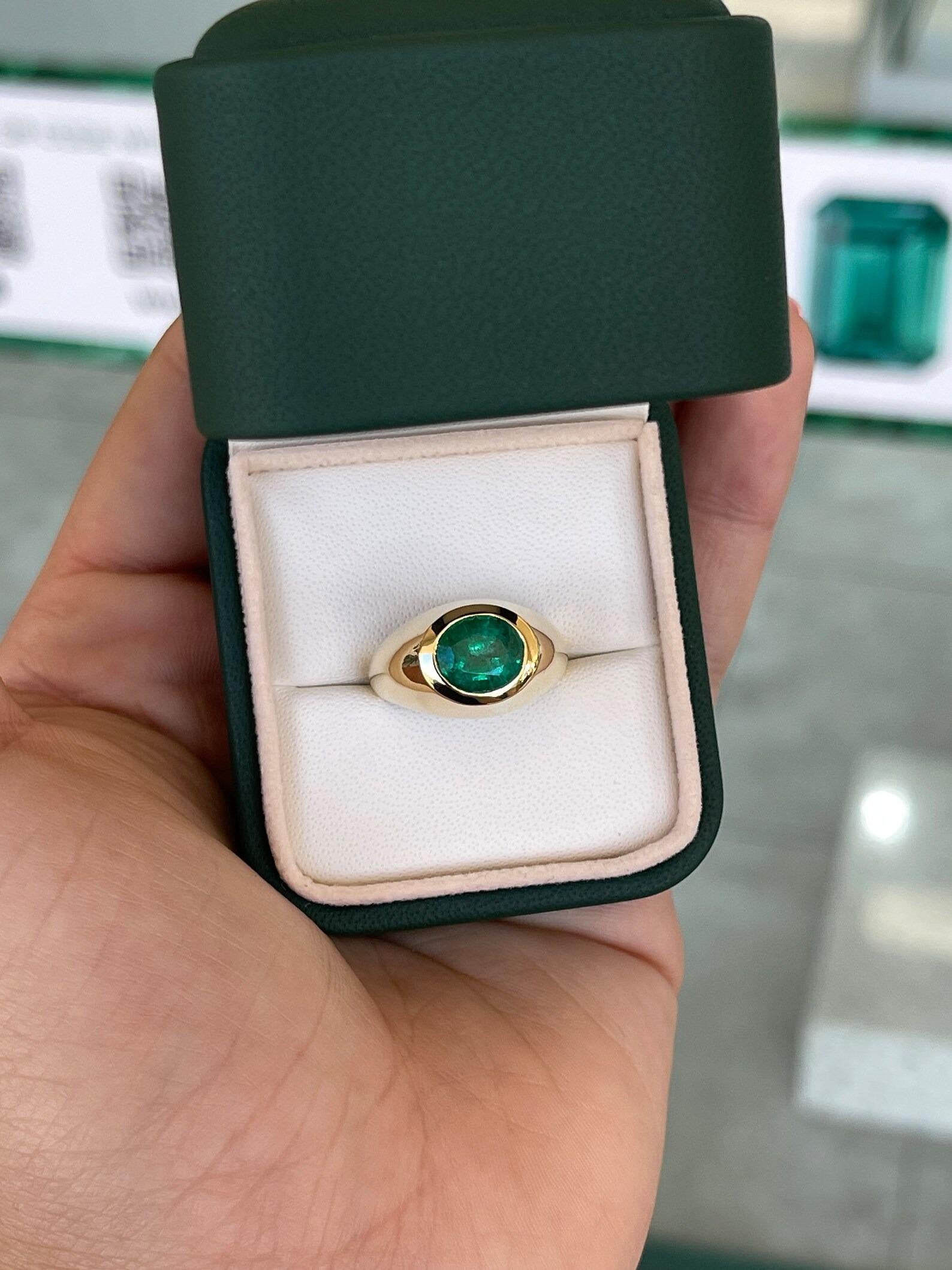 2.30 Carat Rich Dark Green Emerald Round Cut Unisex Gypsy Pinky Ring 18K In New Condition For Sale In Jupiter, FL