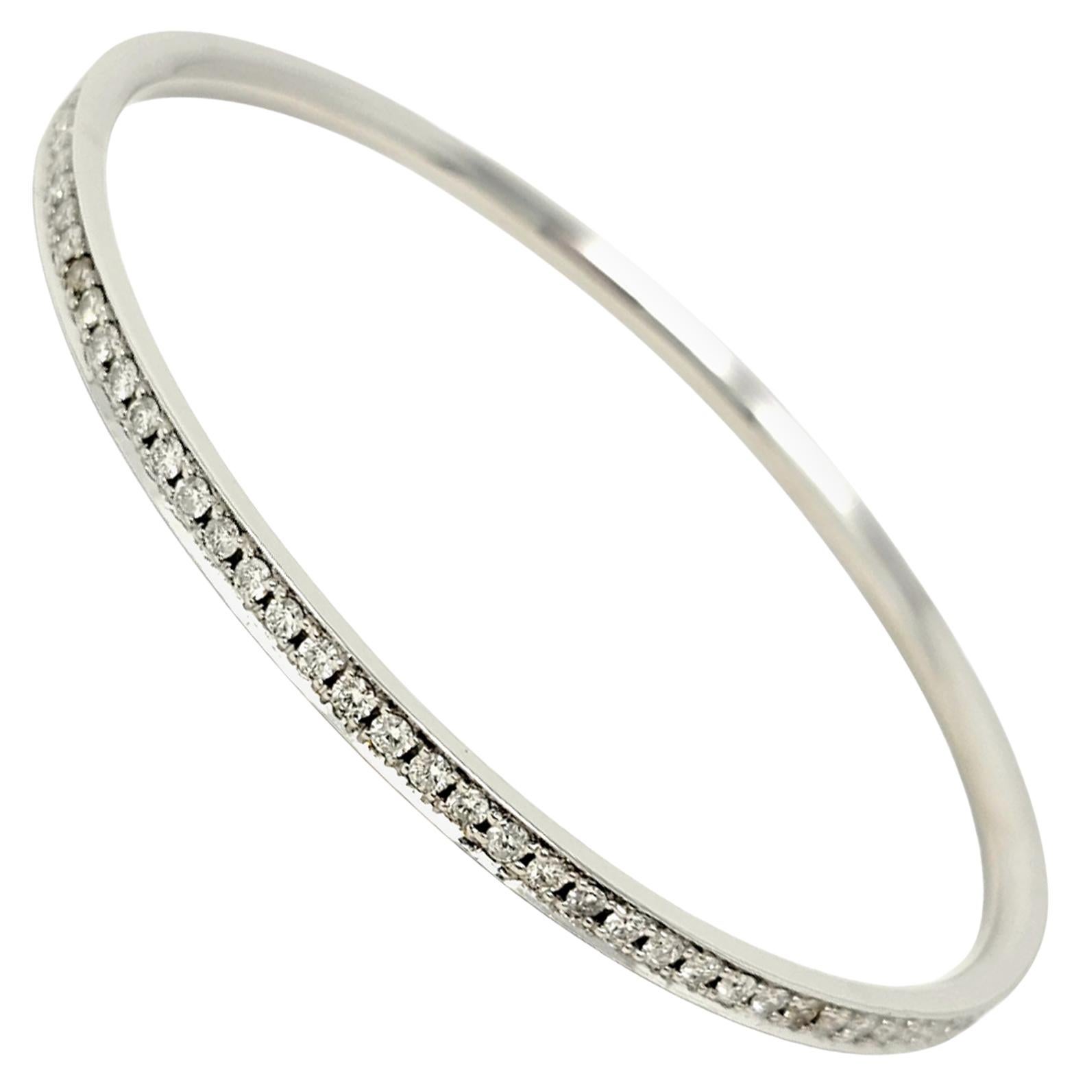 Bracelet jonc d'éternité en or blanc 14 carats avec diamants ronds et brillants de 2,30 carats