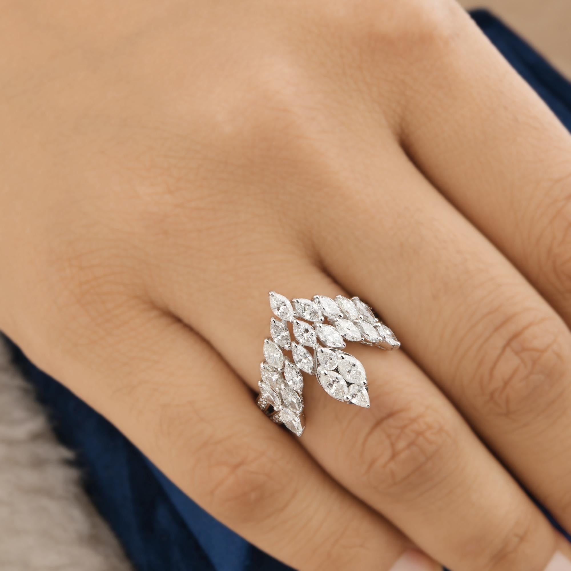 Moderno Anello Chevron con diamanti marquise da 2,30 carati SI Clarity HI Color Oro bianco 18 carati in vendita