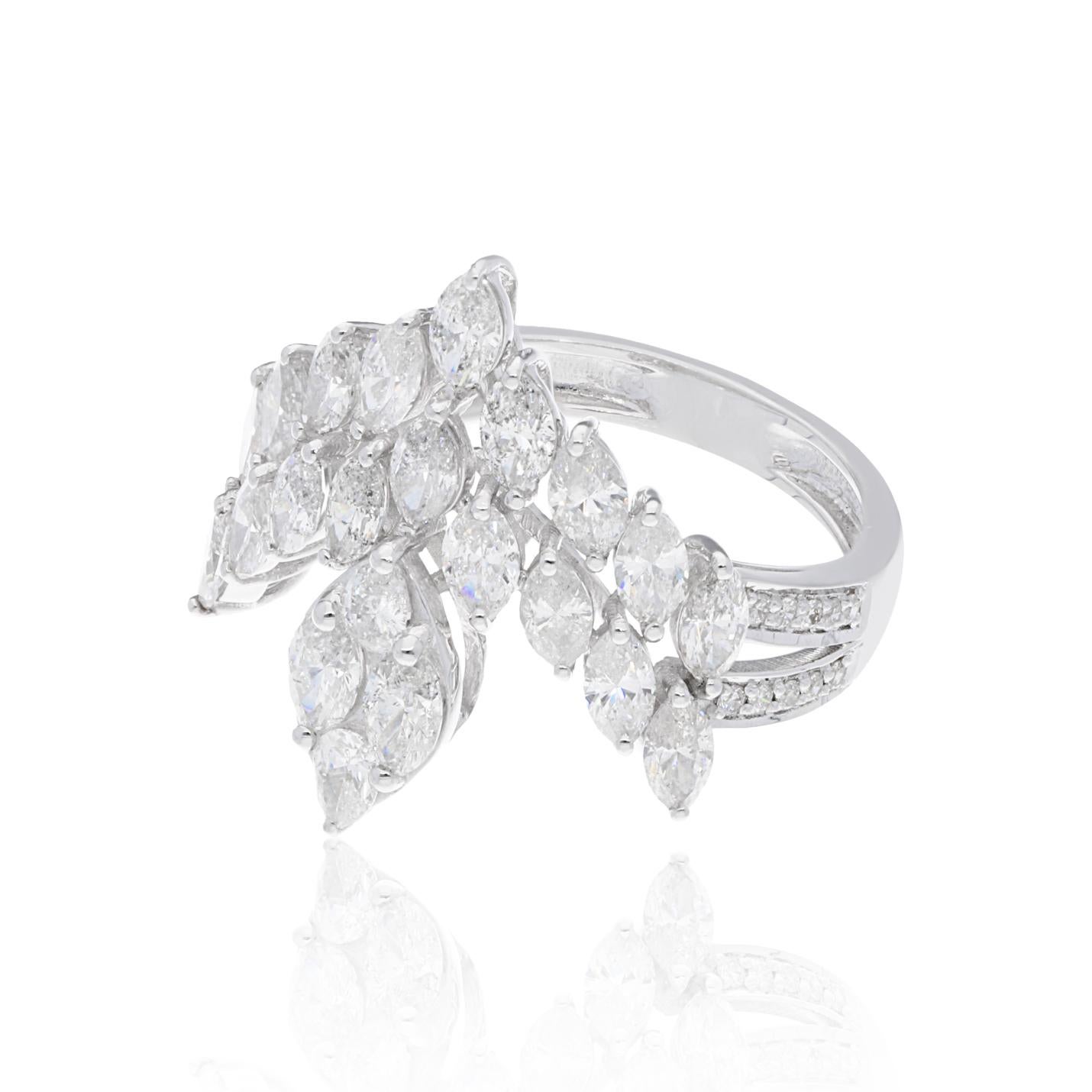 Anello Chevron con diamanti marquise da 2,30 carati SI Clarity HI Color Oro bianco 18 carati In condizioni Nuovo in vendita a Diera, Dubai