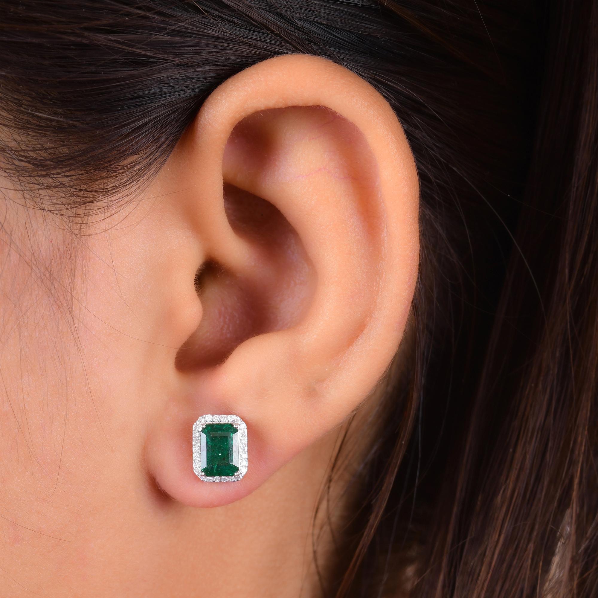 Modern 2.30 Carat Zambian Emerald 0.17 Carat SI/H Diamond 18 Karat White Gold Earrings For Sale