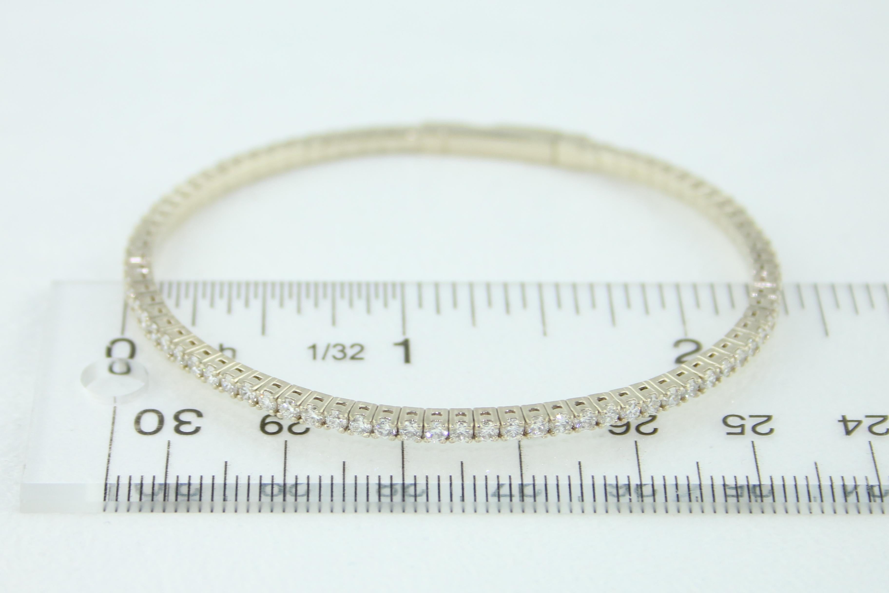 Pulsera de tensión con brazalete de oro de 2,30 quilates y diamantes en todo el contorno en venta 10