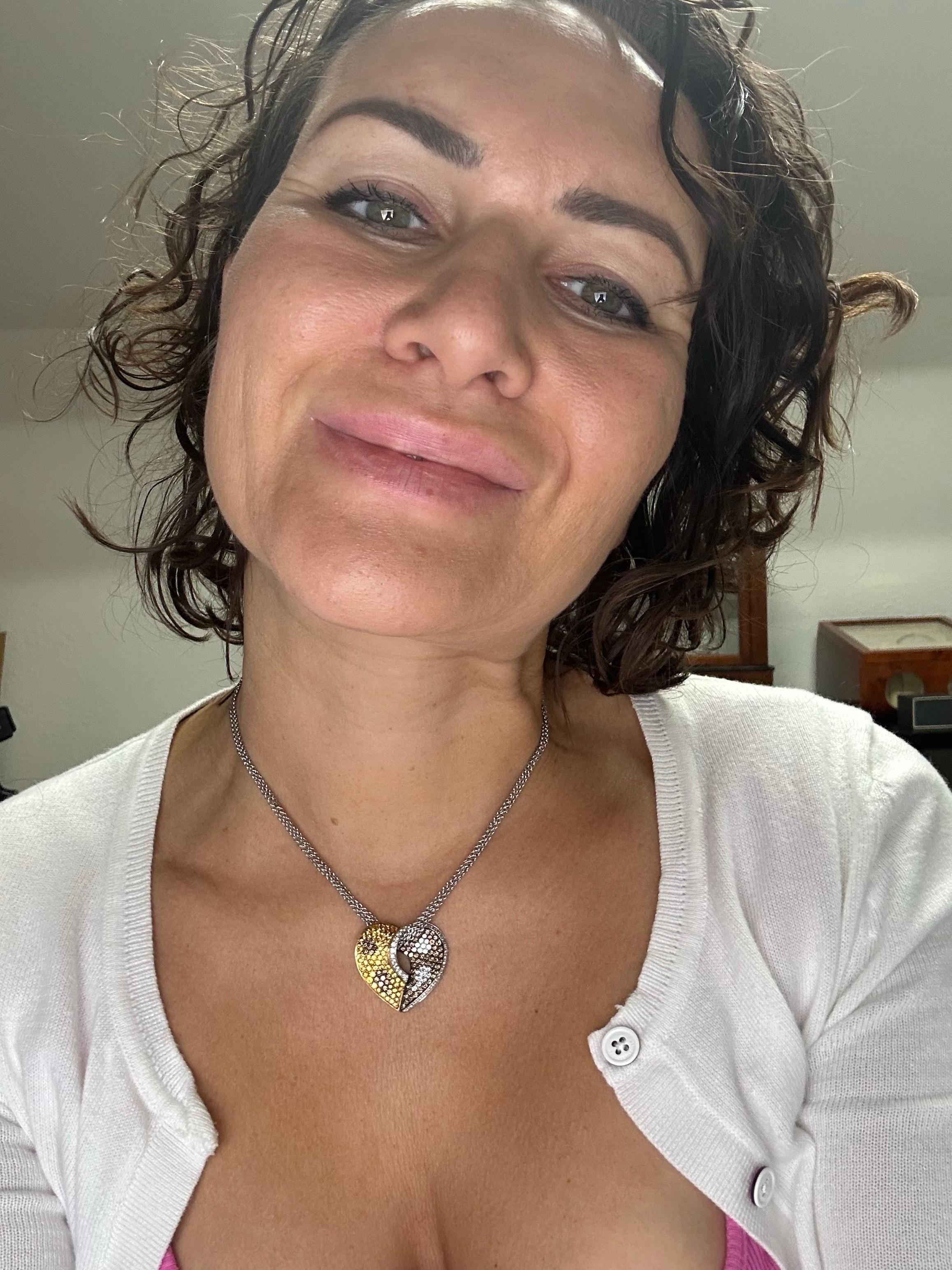 Taglio brillante Collana con ciondolo a cuore con diamante da 2,30 carati in oro 18 carati in vendita