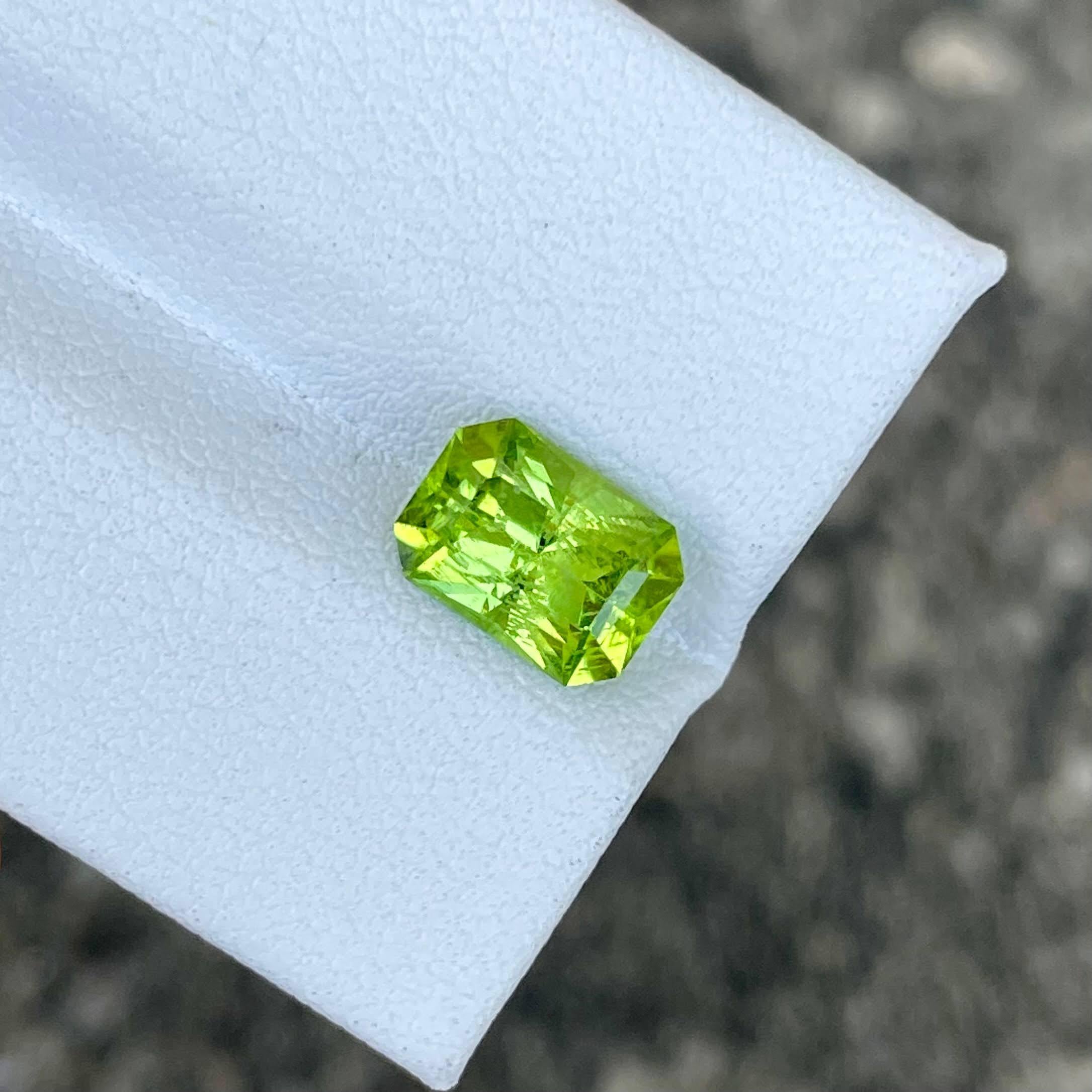 Weight 2.30 carats 
Dimensions 8.8x6.3x5.2 mm
Treatment None 
Origin Pakistan 
Clarity SI
Shape octagon 
Cut Radiant 



Behold the mesmerizing beauty of a 2.30 carat Apple Green Peridot Stone, expertly crafted into a radiant cut, showcasing the
