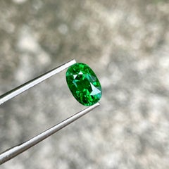 2.30 carats Loose Green Tsavorite Garnet Stone Oval Cut Kenyan Gemstone
