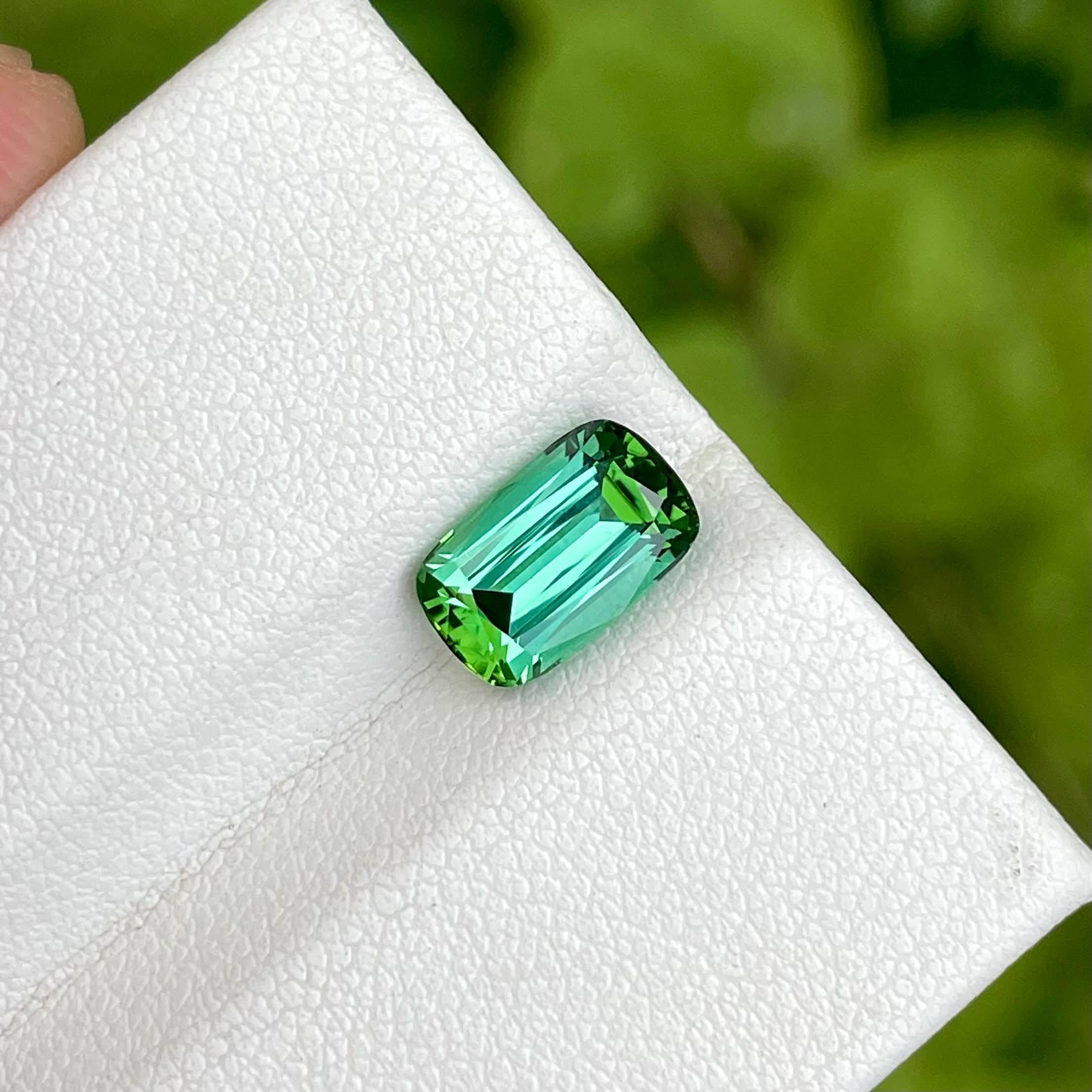 Pierre tourmaline de Tanzanie taille coussin vert menthe 2,30 carats Neuf - En vente à Bangkok, TH