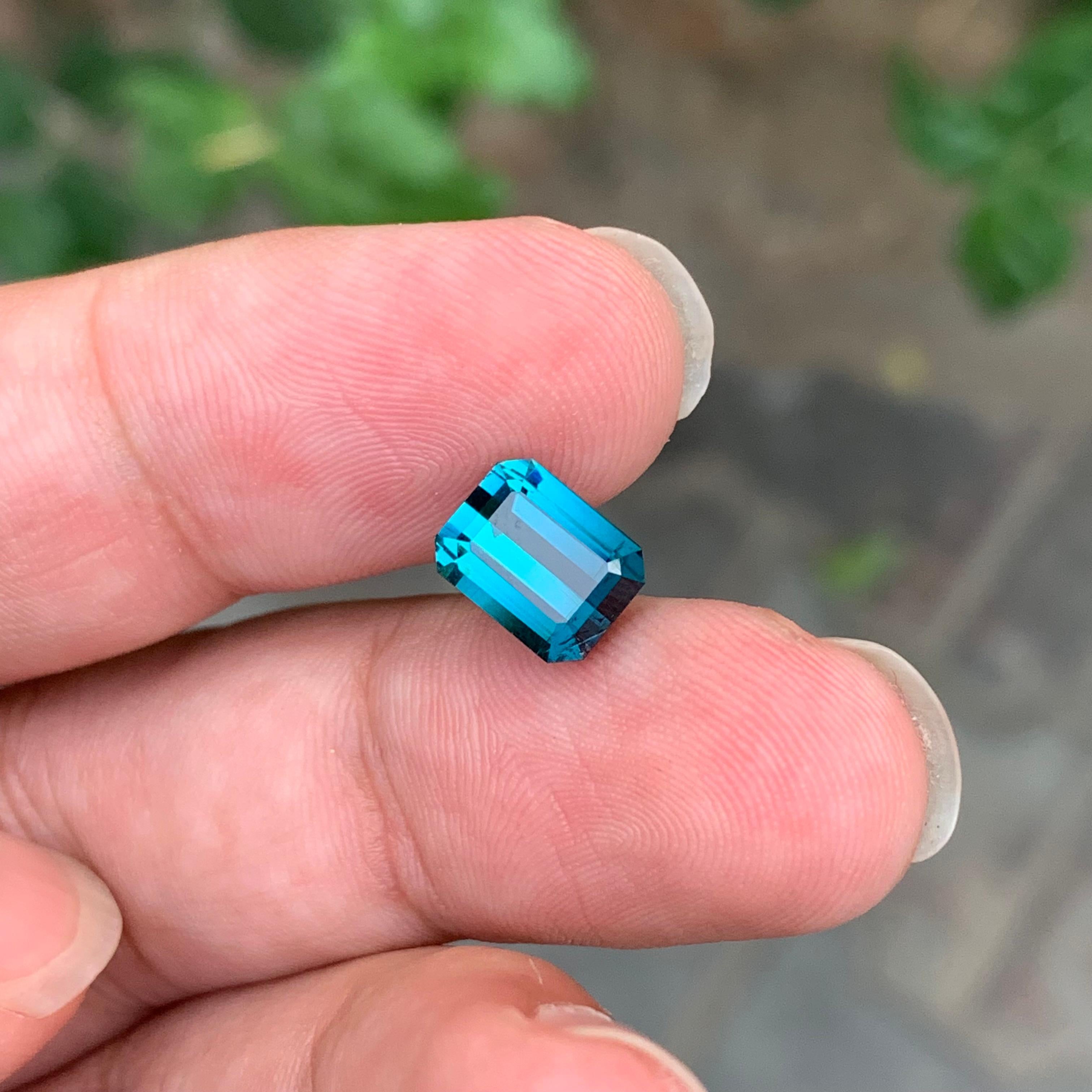 2.30 Carats Natural Faceted Indicolite Tourmaline For Jewelry Making en vente 7