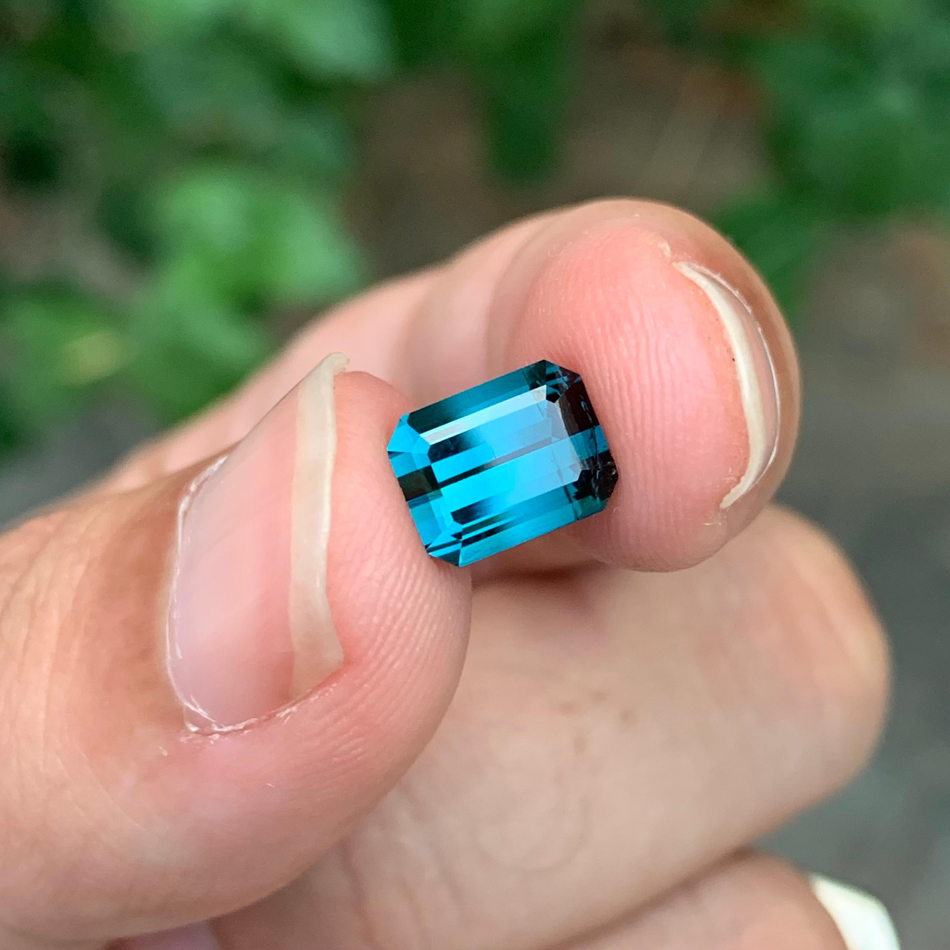 Tourmaline Indicolite en vrac 

Poids : 2,30 carats
Dimension : 8,6 x 6,7 x 4,4 mm
Forme : Émeraude 
Couleur : Bleu
Origine : Afghanistan
Traitement : Aucun
Certificat : Sur demande du client
.
La tourmaline indicolite est une variété de tourmaline
