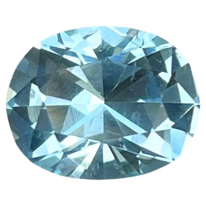 2.30 carats Sea-Blue Loose Aquamarine Oval Cut Natural Madagascar's Gemstone For Sale