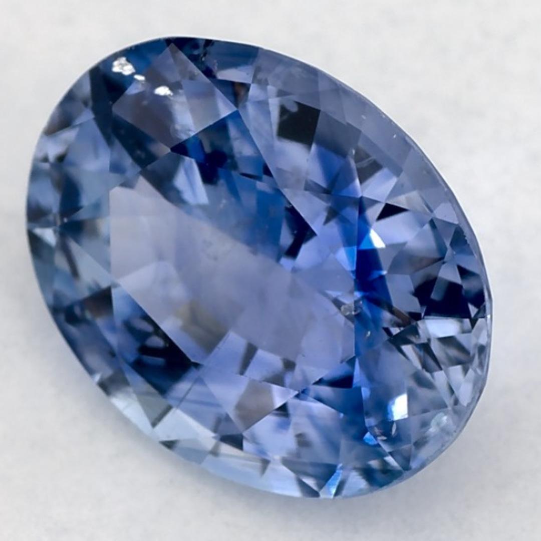 Questo zaffiro blu naturale offre eleganza e raffinatezza. Con la sua ricca saturazione del colore e il taglio preciso, è il centro perfetto per un anello di fidanzamento o un design di gioielli di lusso.

Questo zaffiro proviene dallo Sri Lanka