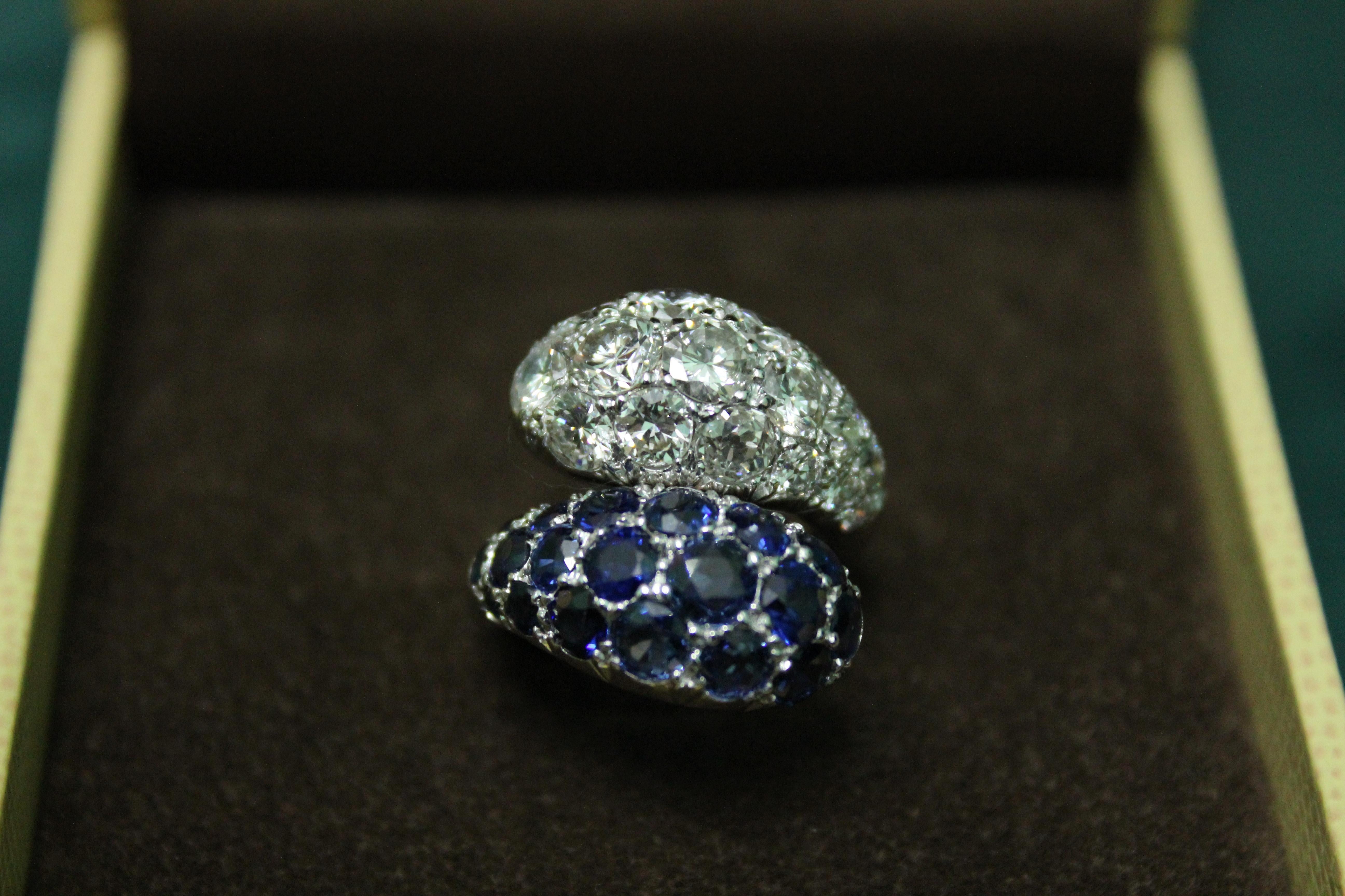 2.30 Ct Blue Sapphires 2.34 Ct Round Diamonds White 18K Gold Dome Contrariè Ring 8
