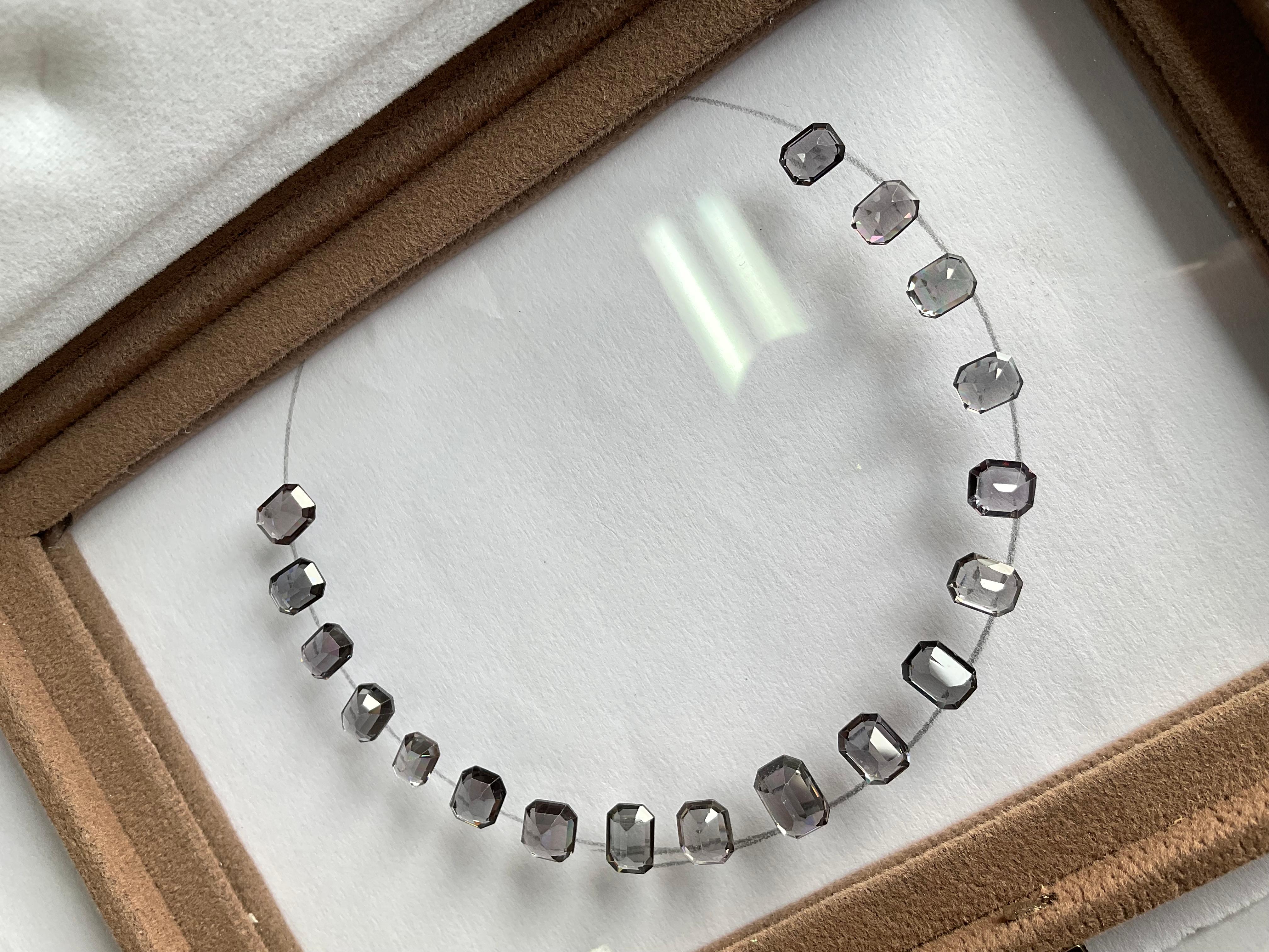 23,01 Karat Burma Grey Spinel Top Qualität Natürlicher Oktagon Schliff Stein Layout Edelstein (Art déco) im Angebot