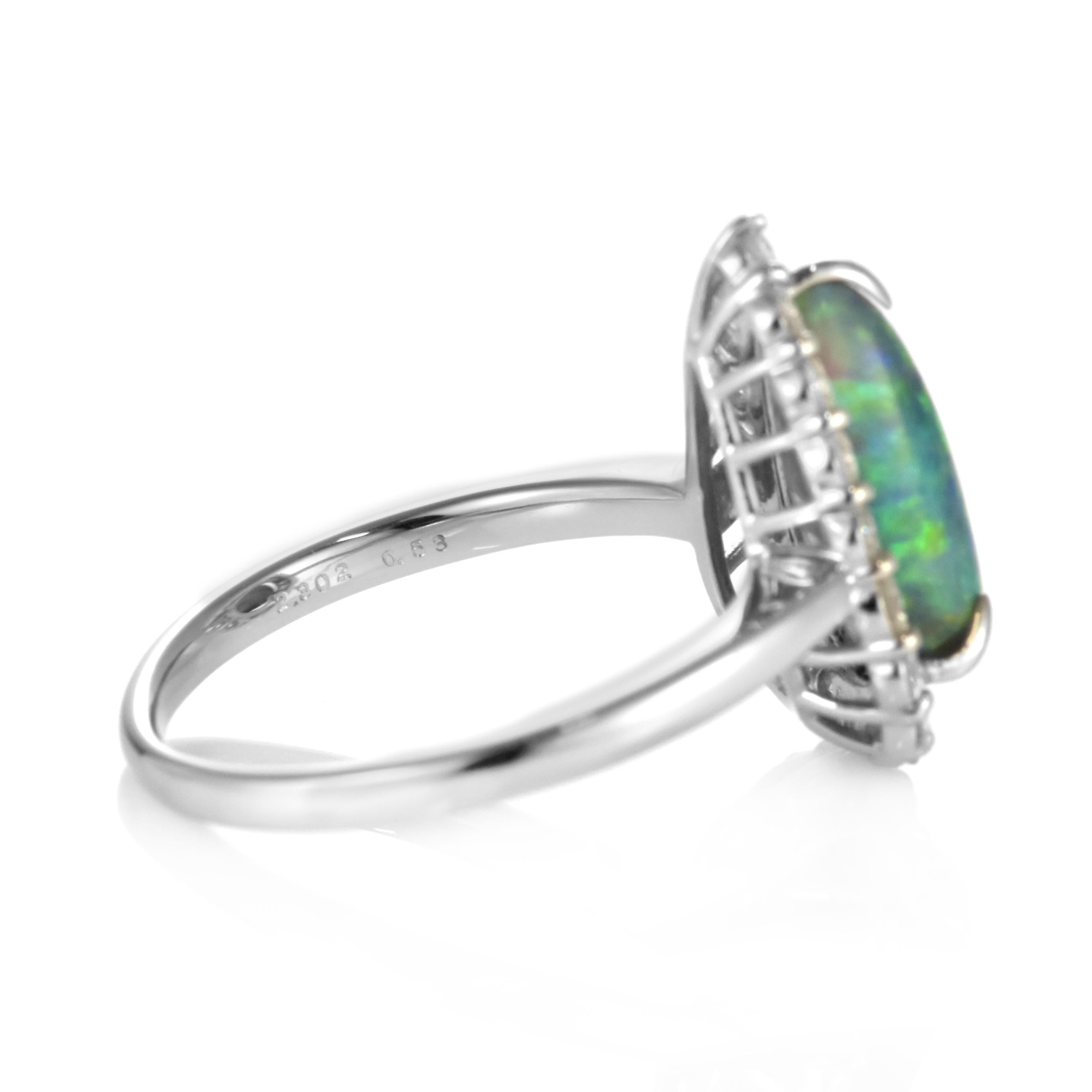 2.302 Karat natürlicher australischer schwarzer Opal und Diamantring aus Platin im Angebot 2