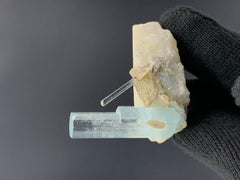 Splendide aigue-marine allongée de 23,02 grammes sur Feldspar de Skardu, Pakistan