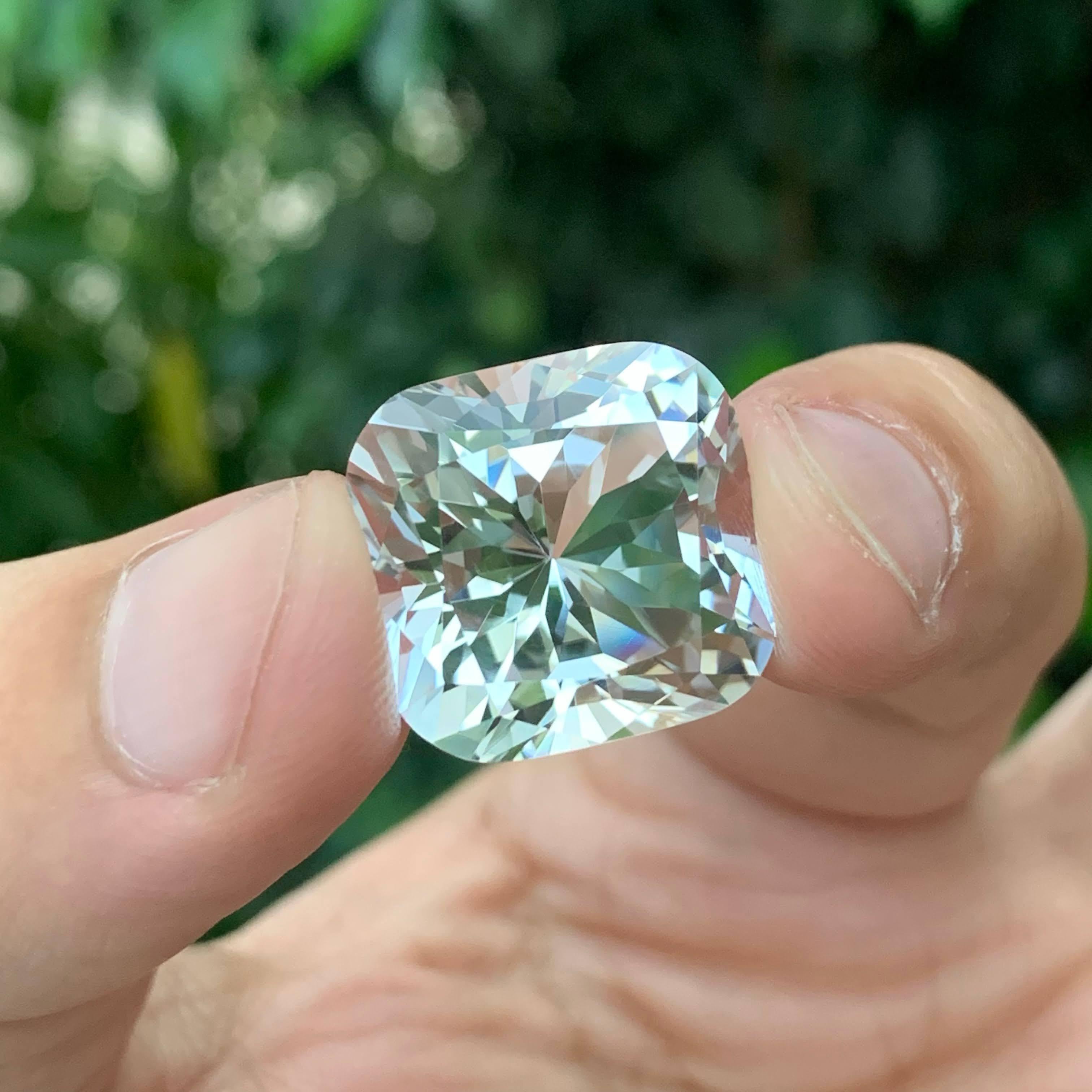 23,05 Karat Natürlicher Lose Facettierter Quarz Fancy Cushion Cut Pakistan Edelstein (Moderne) im Angebot