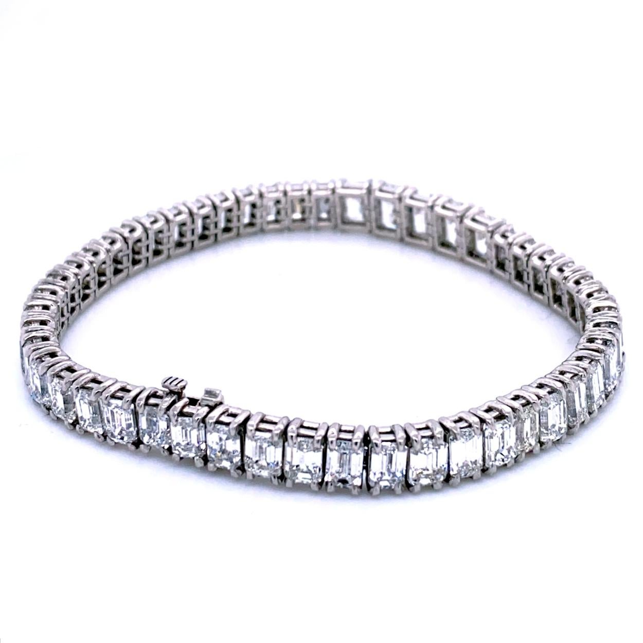 23.09 Carat Emerald Cut Diamond Platinum Tennis Bracelet In New Condition In Los Angeles, CA