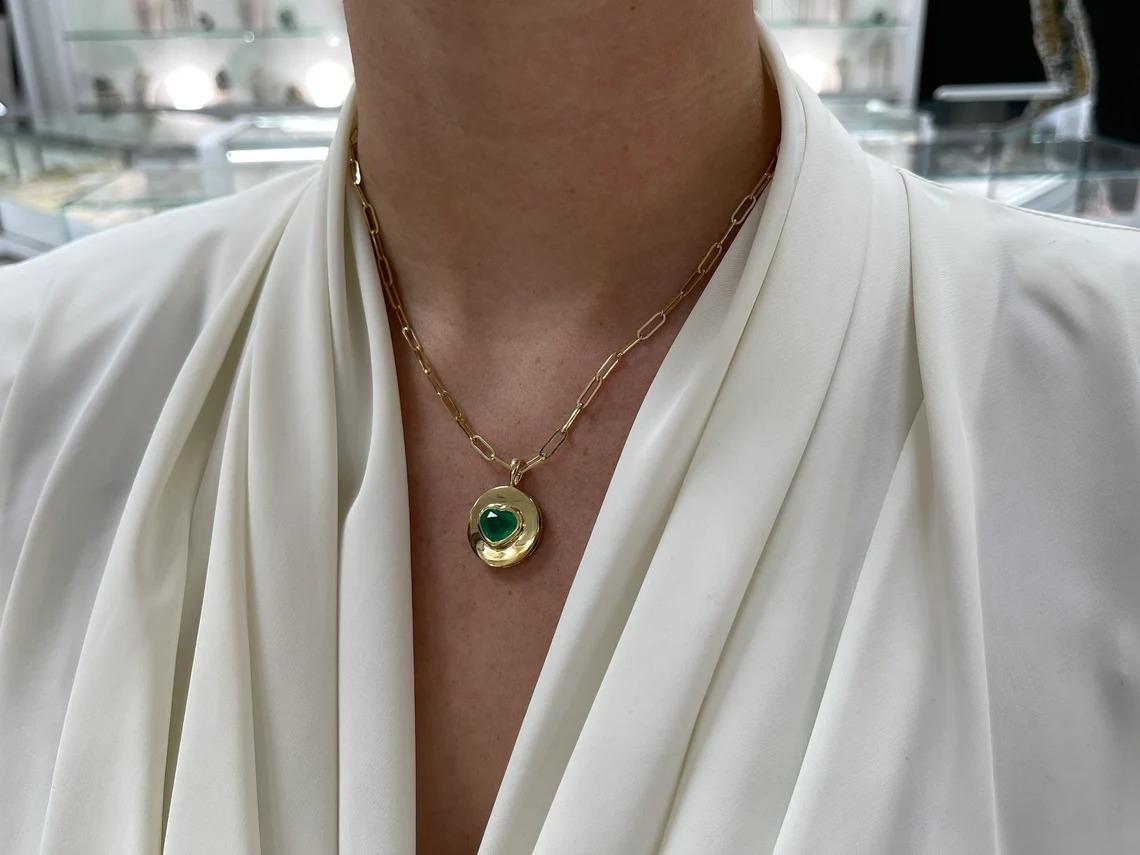 2.30ct 18K Medium Vivid Green Heart Cut Colombian Emerald Signet Bezel Pendant For Sale 3