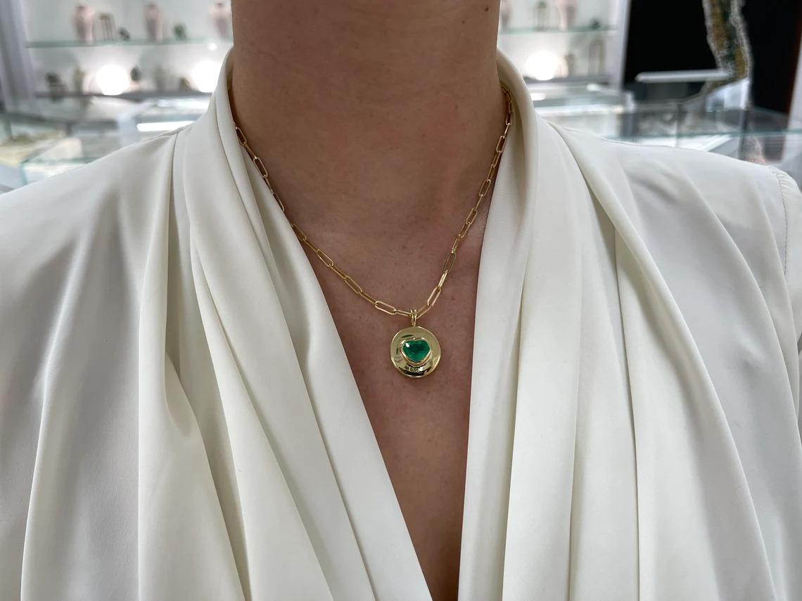 2.30ct 18K Medium Vivid Green Heart Cut Colombian Emerald Signet Bezel Pendant For Sale 4