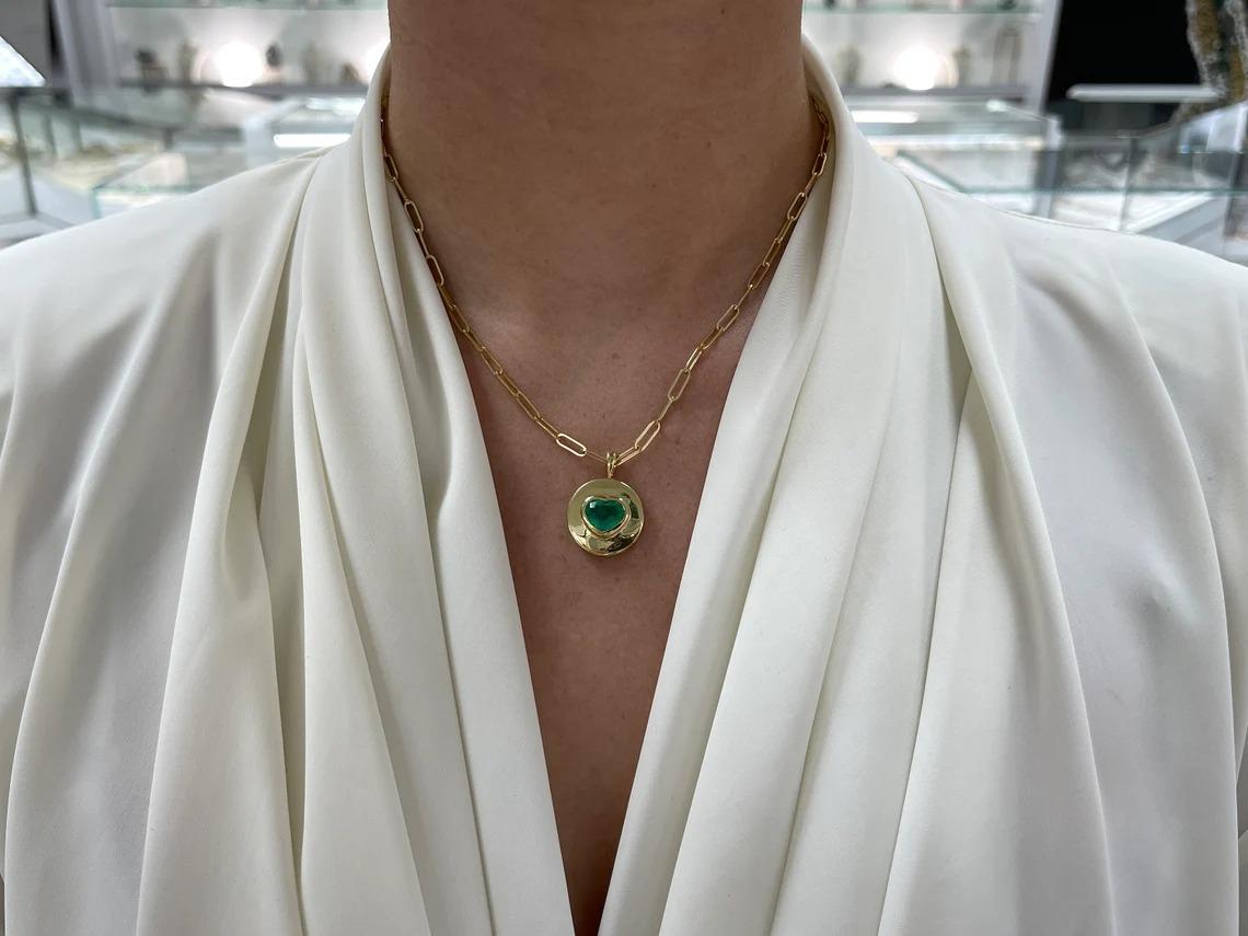 2.30ct 18K Medium Vivid Green Heart Cut Colombian Emerald Signet Bezel Pendant For Sale 5