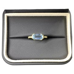 2.30ct Aquamarine and Diamonds engagement ring in 18k yellow gold.