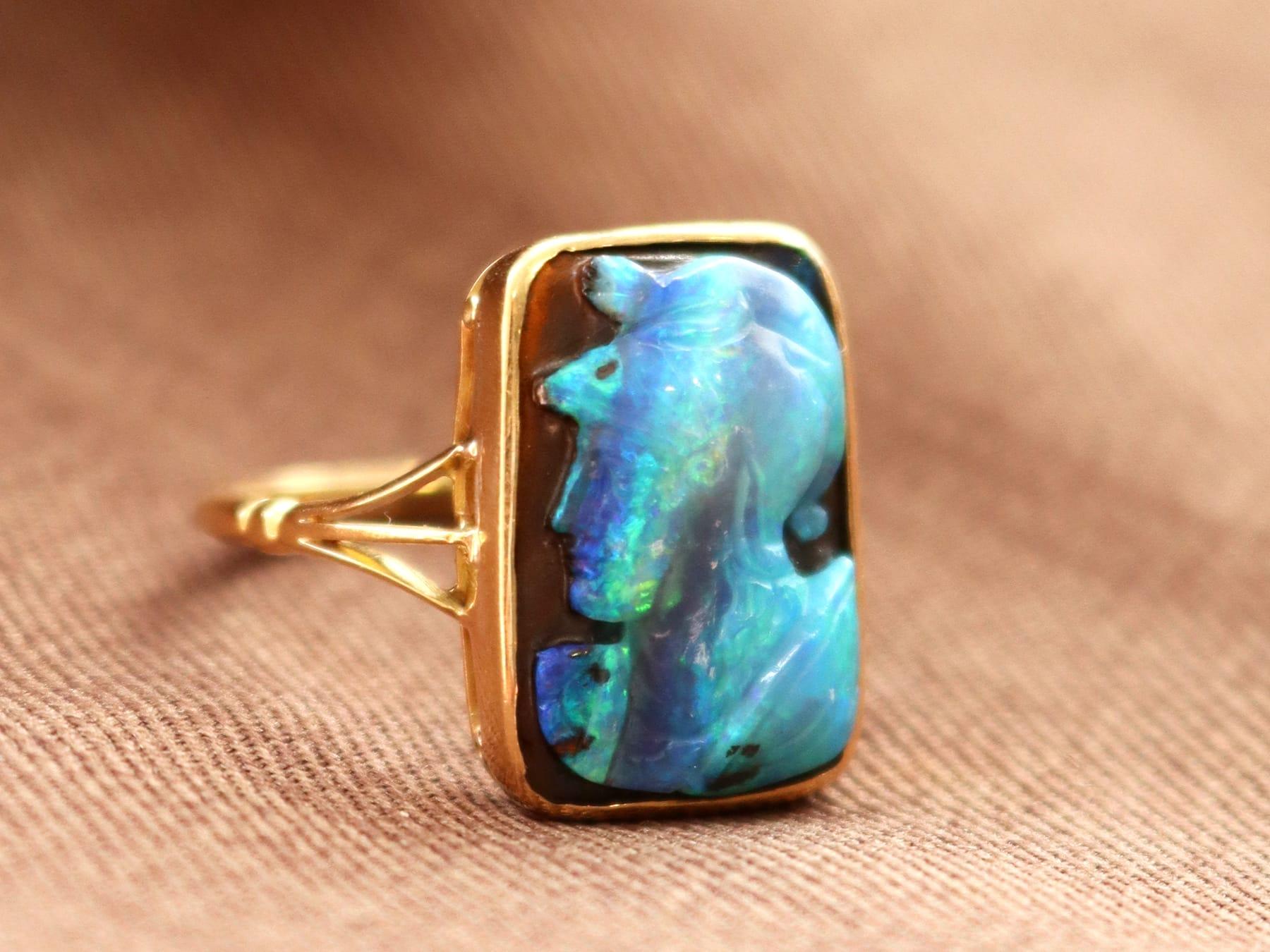 Antique 2.30 Carat Black Opal and 18k Yellow Gold Cameo Ring Circa 1900 In Excellent Condition For Sale In Jesmond, Newcastle Upon Tyne