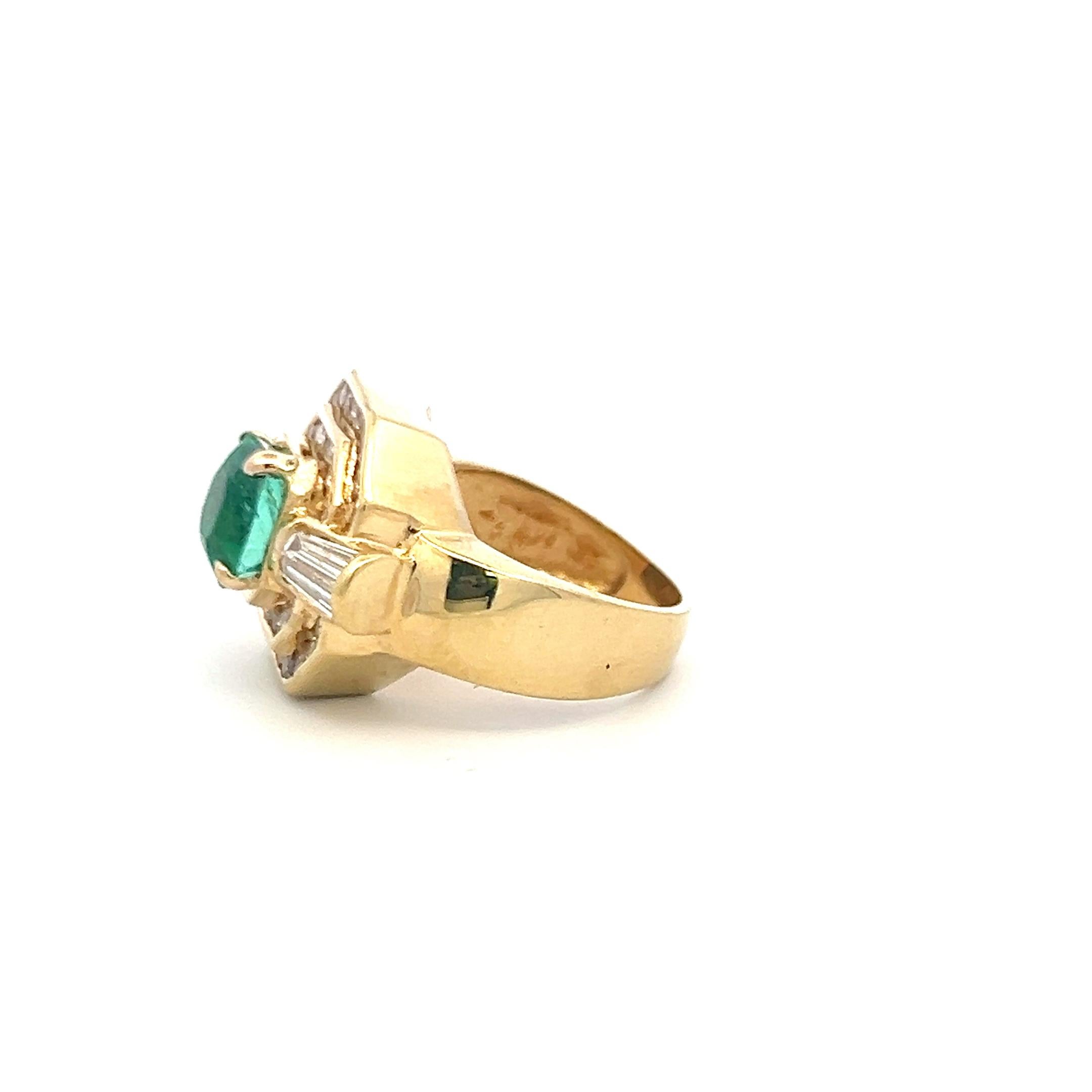 Bague cocktail Art déco en or jaune 18 carats 2,30 carats d'émeraude et 1,40 carats de diamant Bon état - En vente à New York, NY