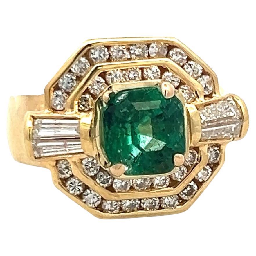 Bague cocktail Art déco en or jaune 18 carats 2,30 carats d
émeraude et 1,40 carats de diamant