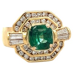 Bague cocktail Art déco en or jaune 18 carats 2,30 carats d
émeraude et 1,40 carats de diamant